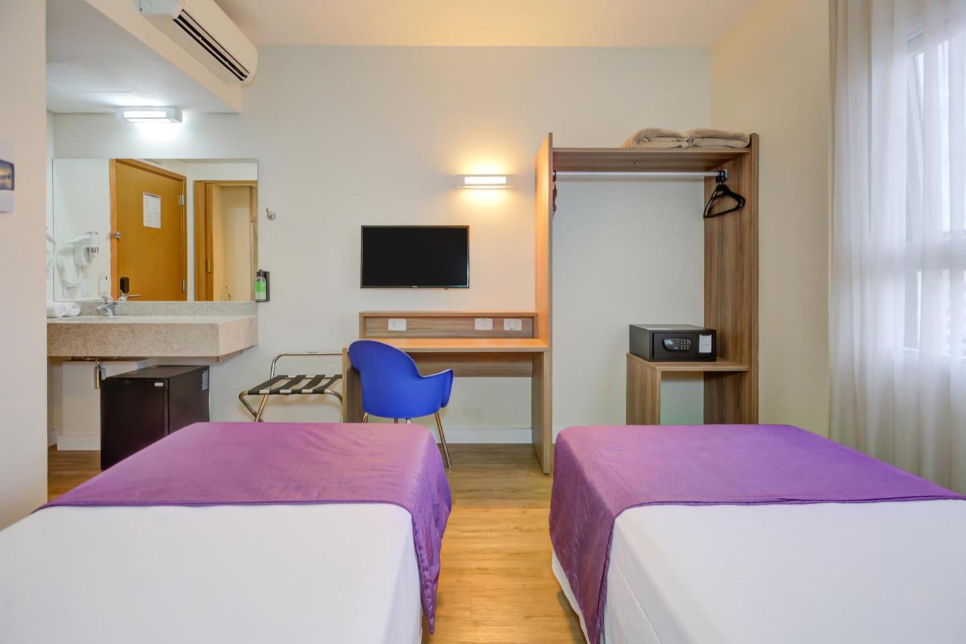 Standard Twin Room photo 2