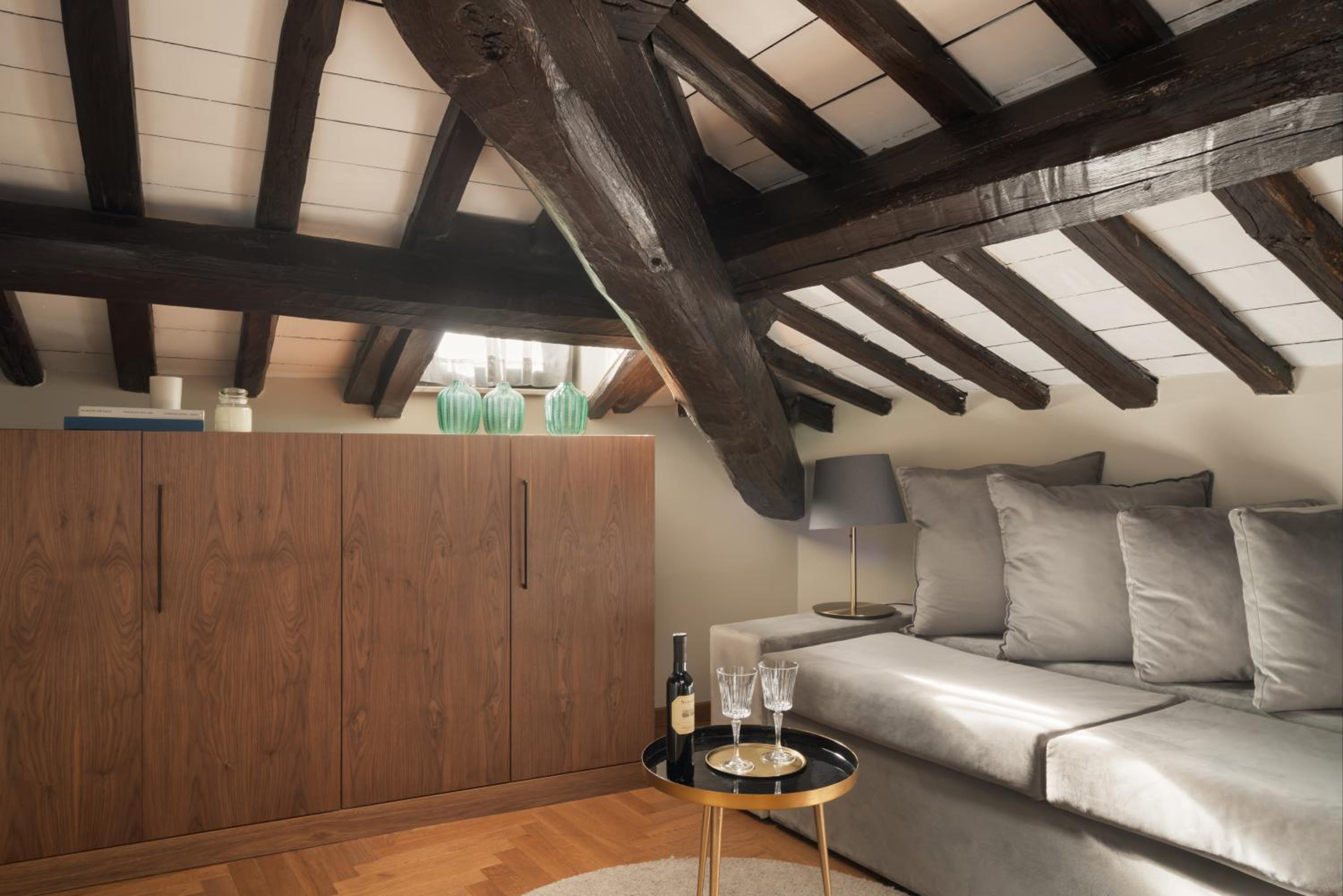 Suite Pantheon View Separate Building thumbnail 5