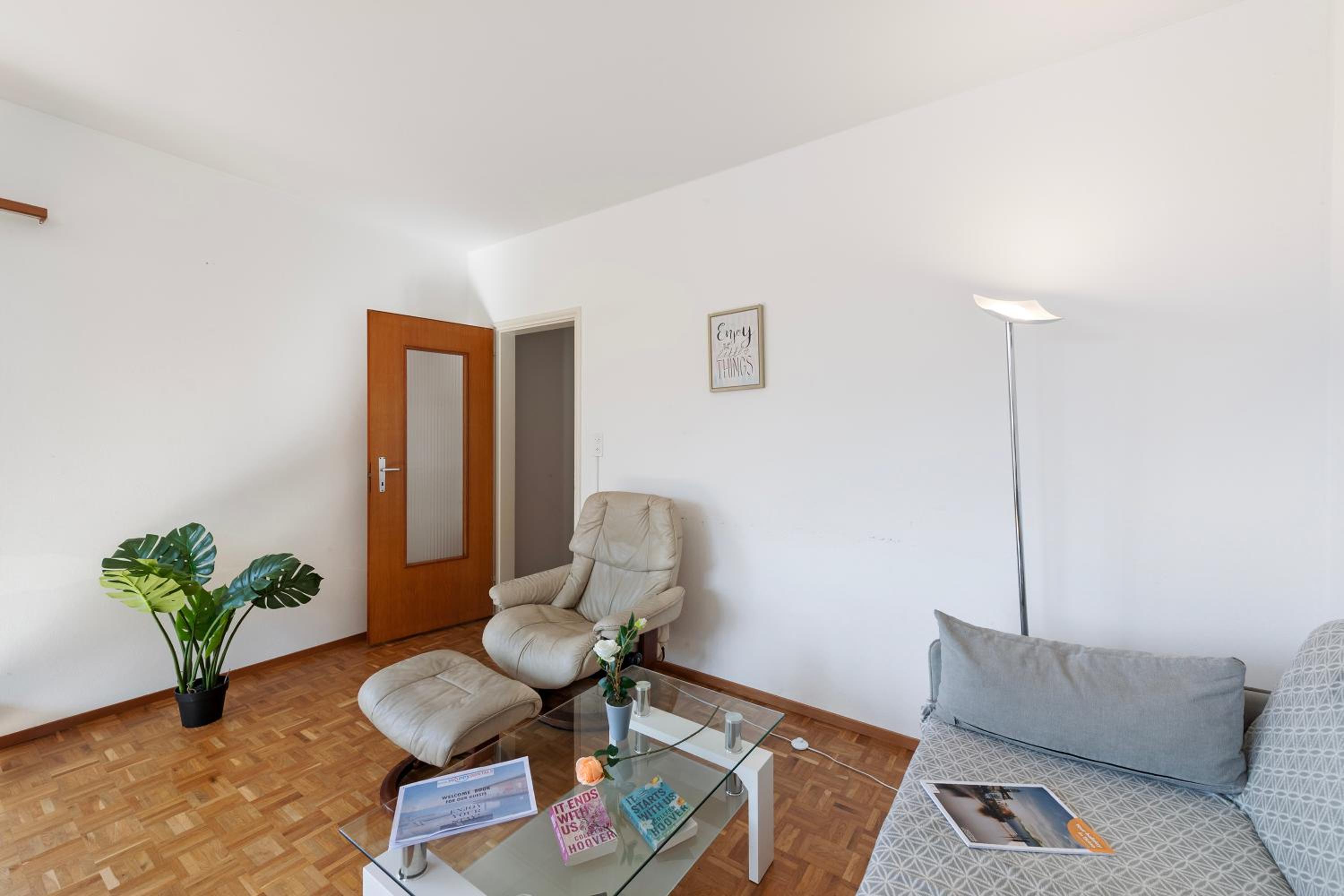 Apartment with Lake View