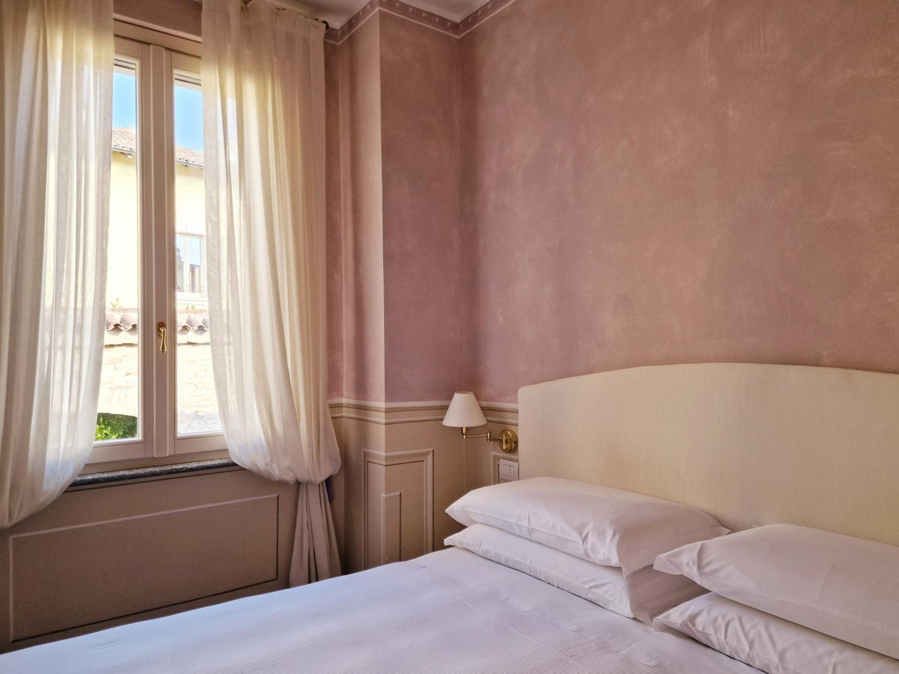 Double or Twin Room with Private Bathroom photo 3