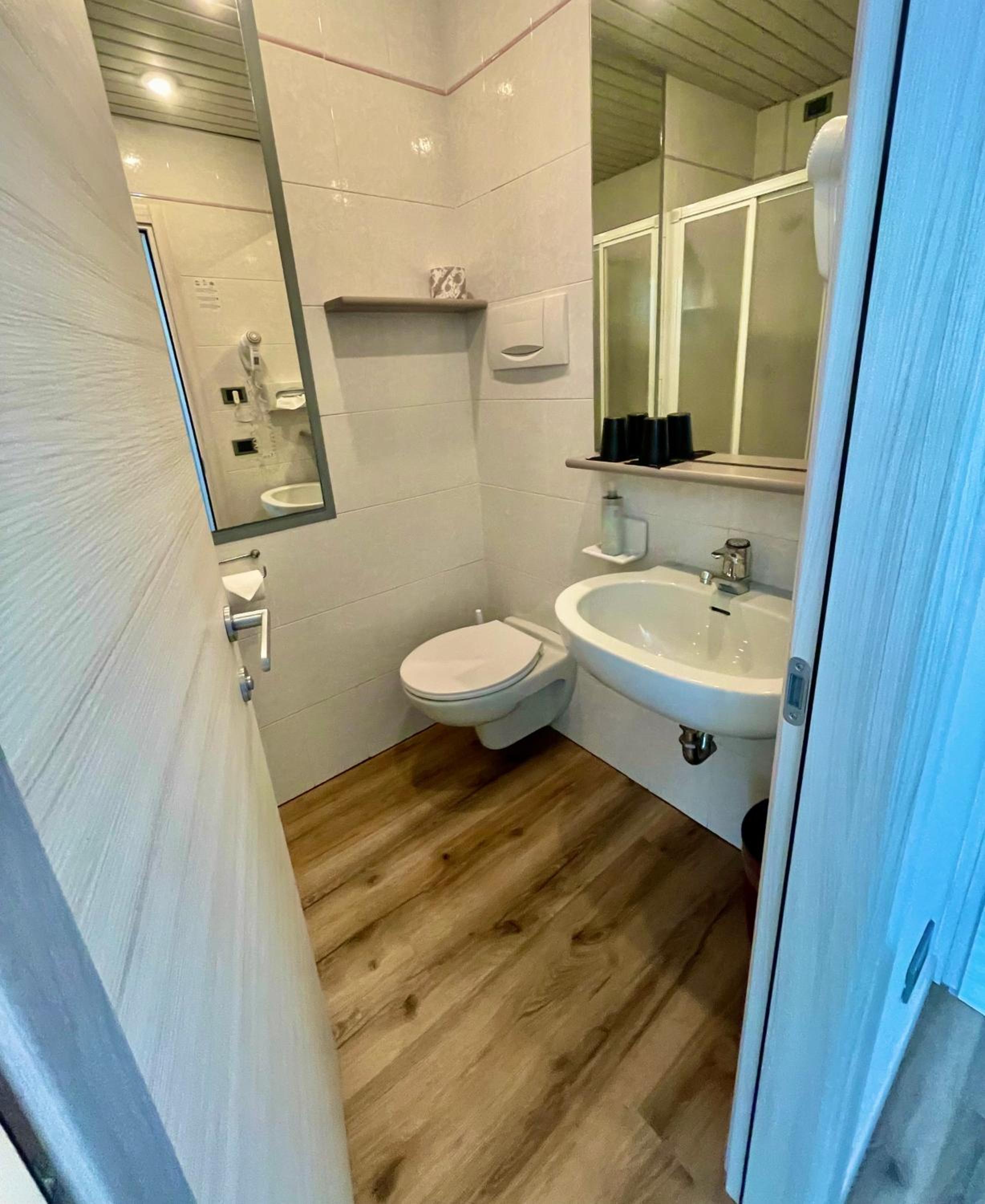 Double Room - Photo 20