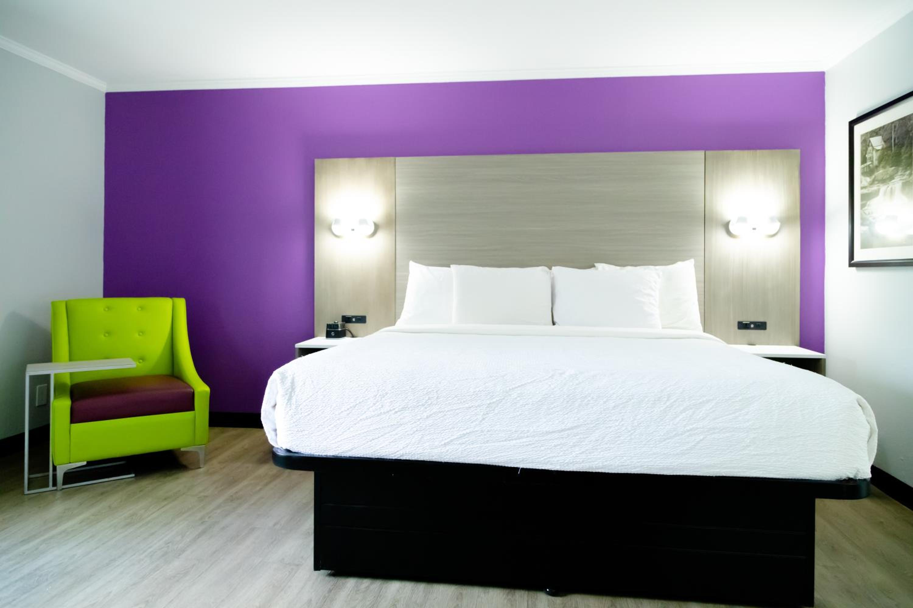 Deluxe King Room - Photo 3