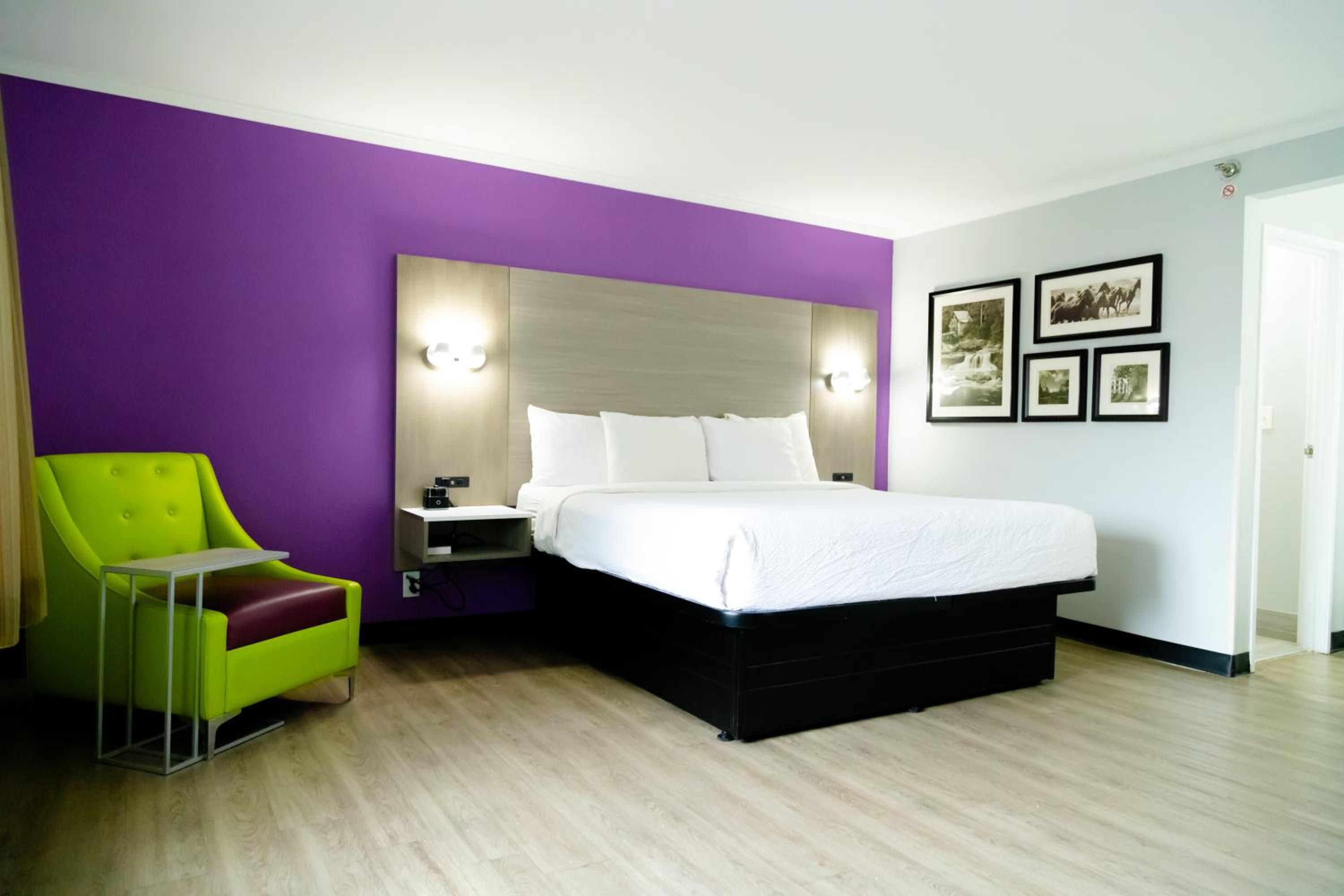 Standard King Room - Photo 2