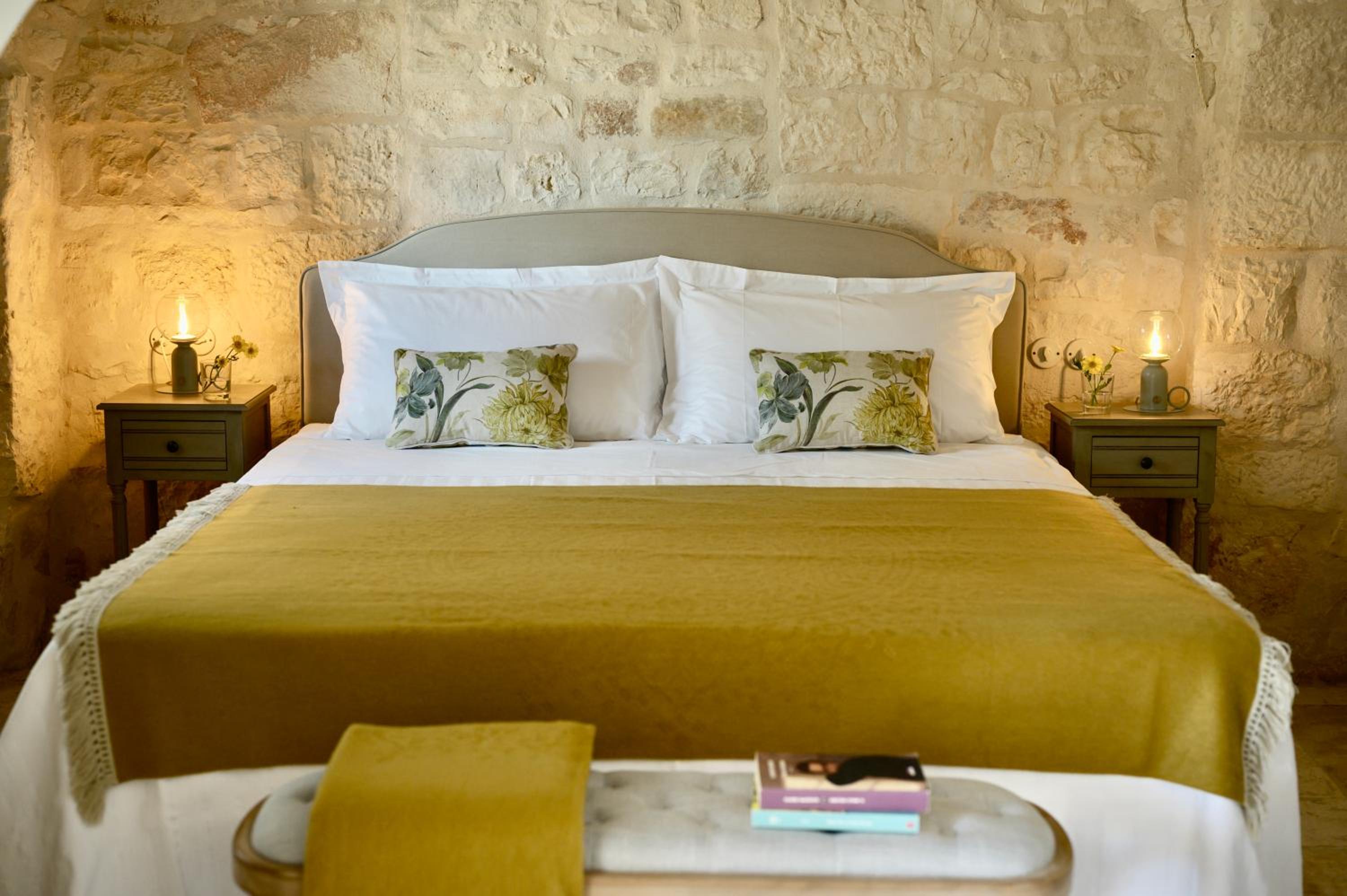 Deluxe King Suite photo 1