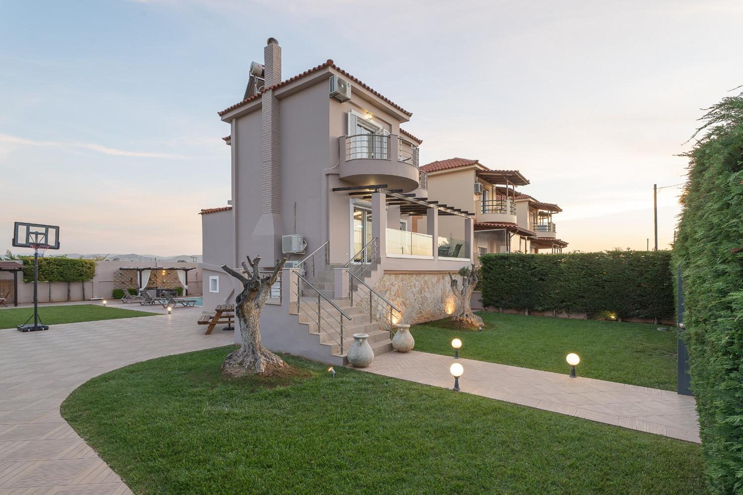 Villa photo 2