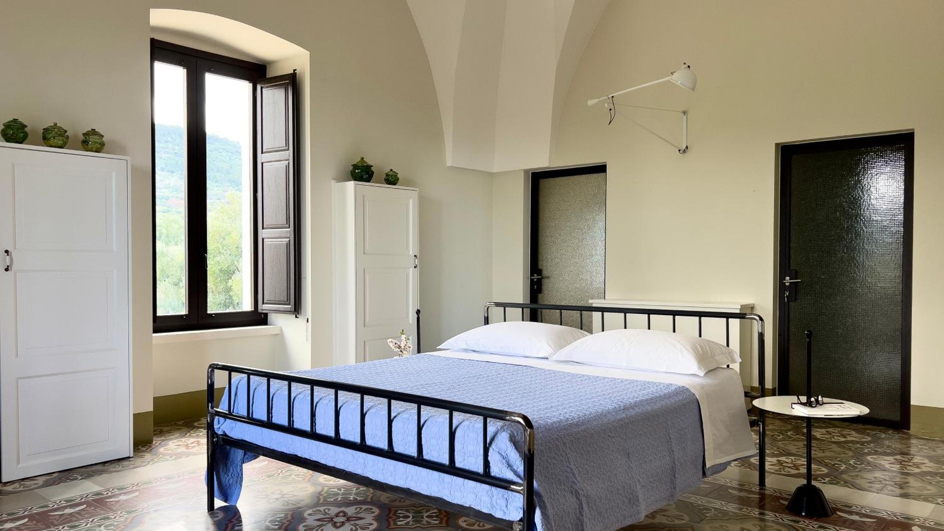 Deluxe King Suite photo 1