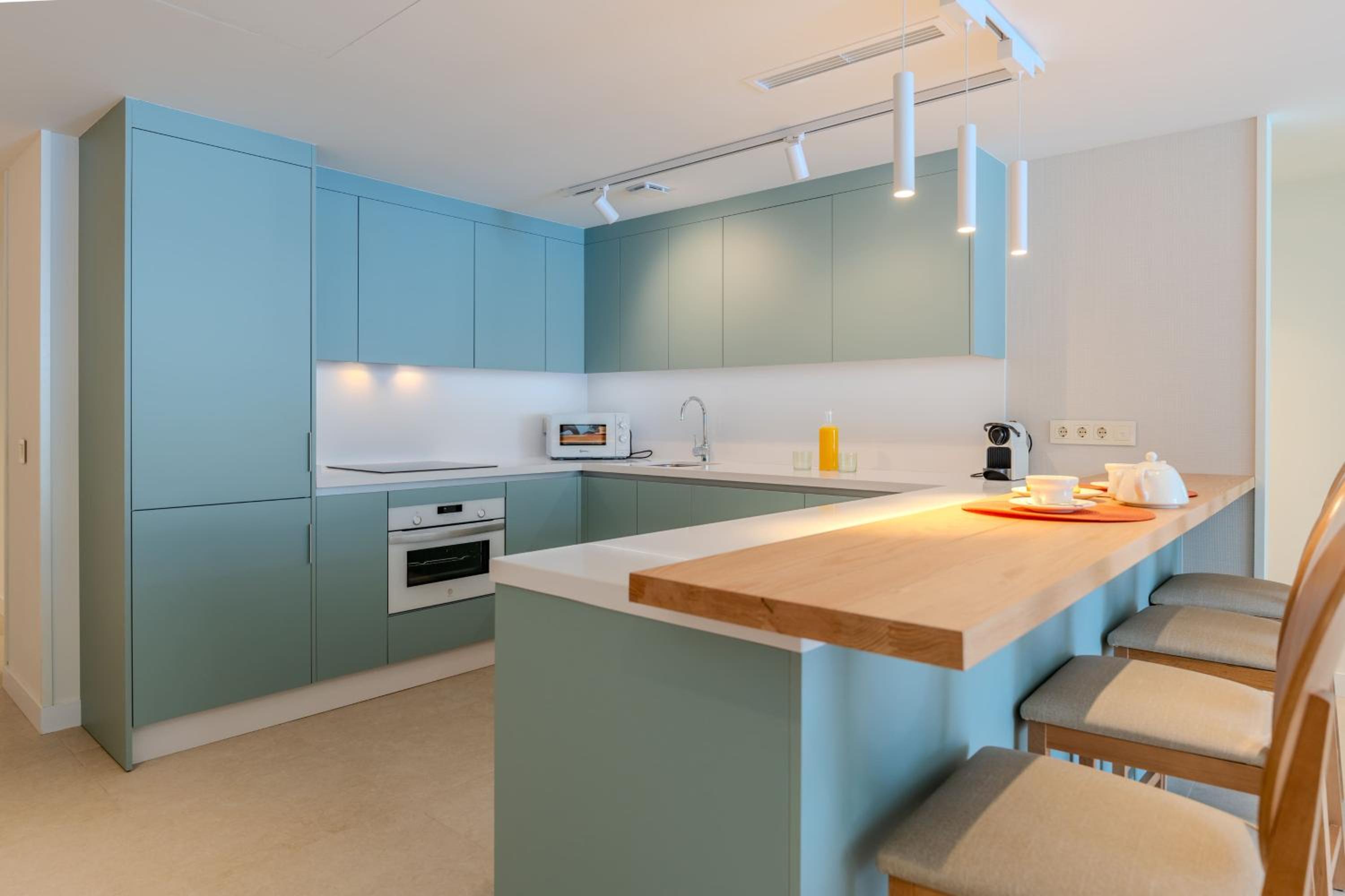 Three-Bedroom Apartment Ground Floor Mountain View