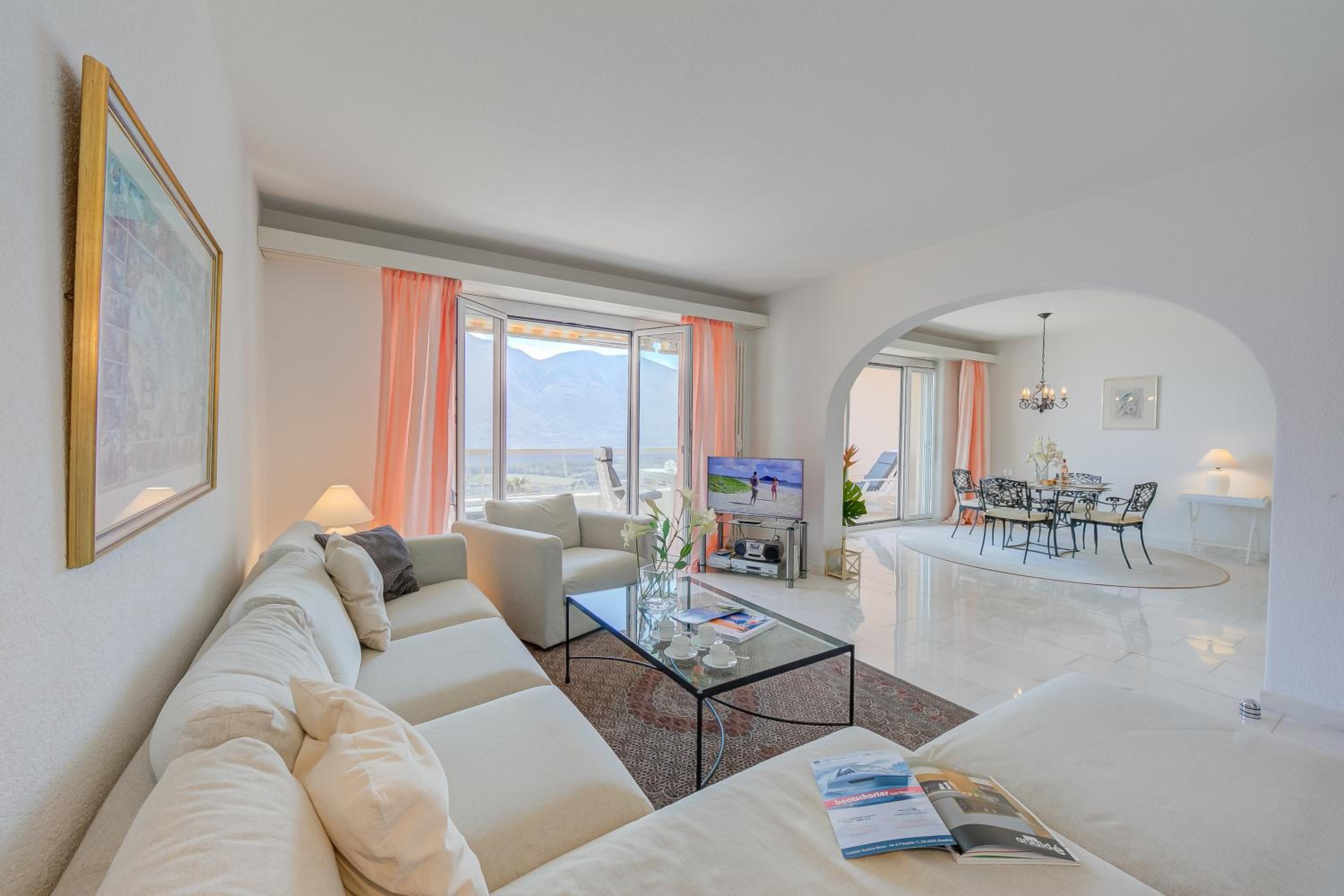 Apartment with Lake View