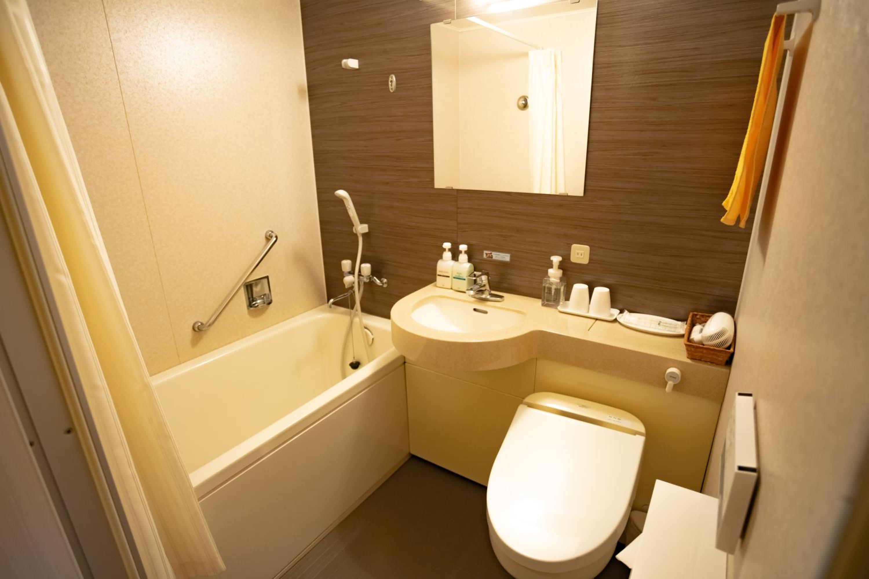 Twin Room with Futon - Non-Smoking photo 3