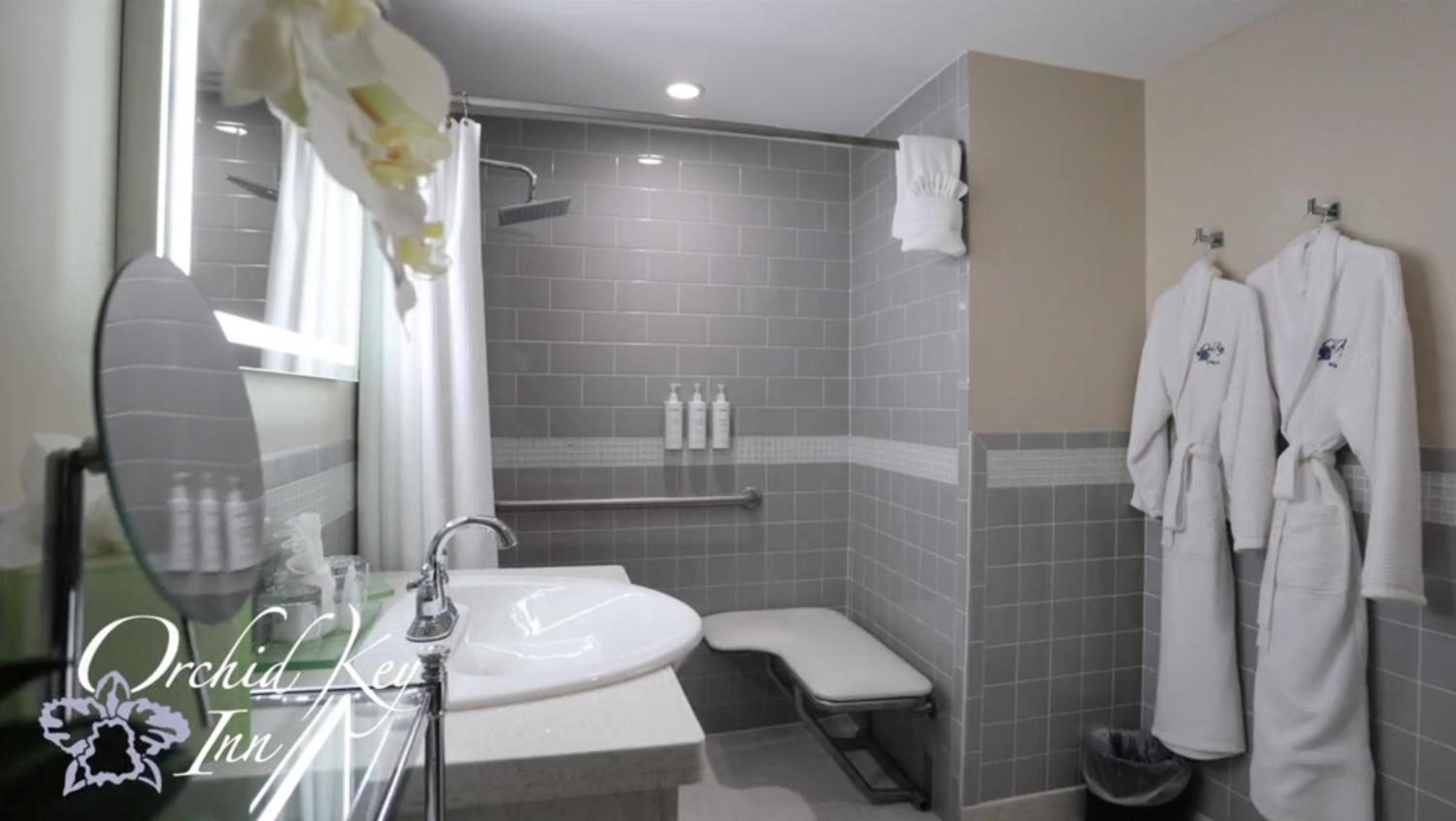Deluxe Queen Room - Disability Access - Photo 14