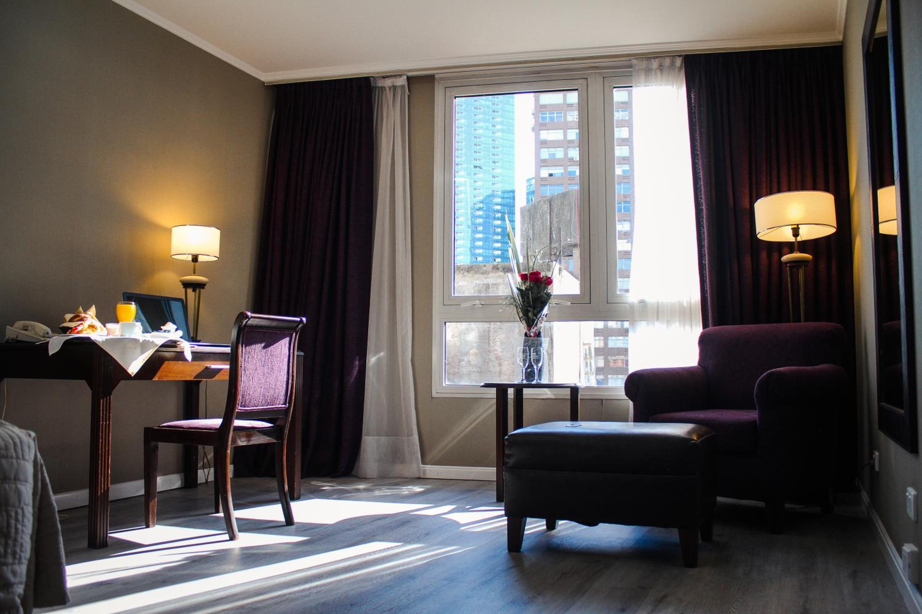 Superior Twin Room thumbnail 6