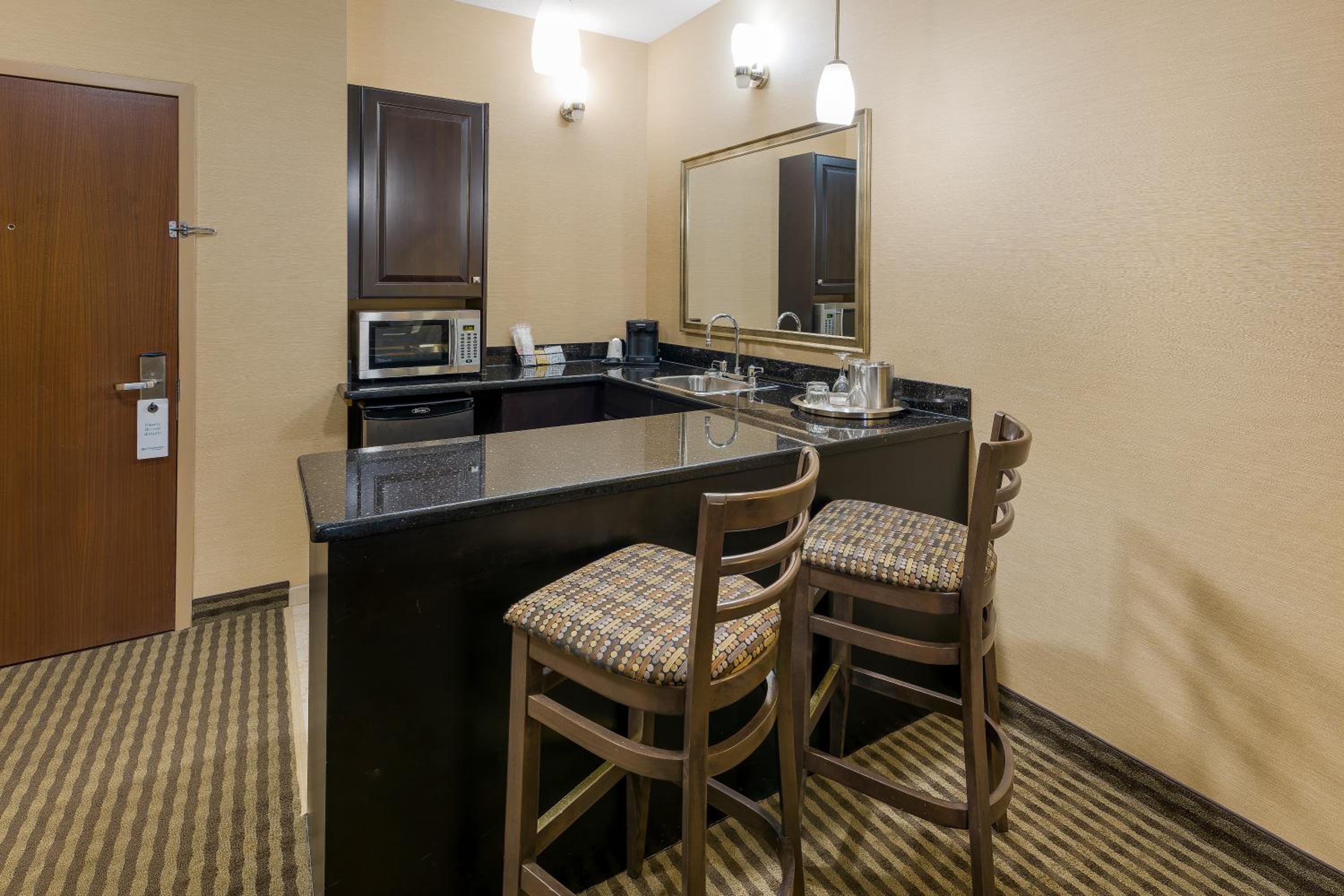 King Suite with Walk-In Shower photo 2