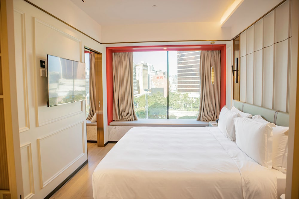 Diamond (Resorts World) Suite King photo 3
