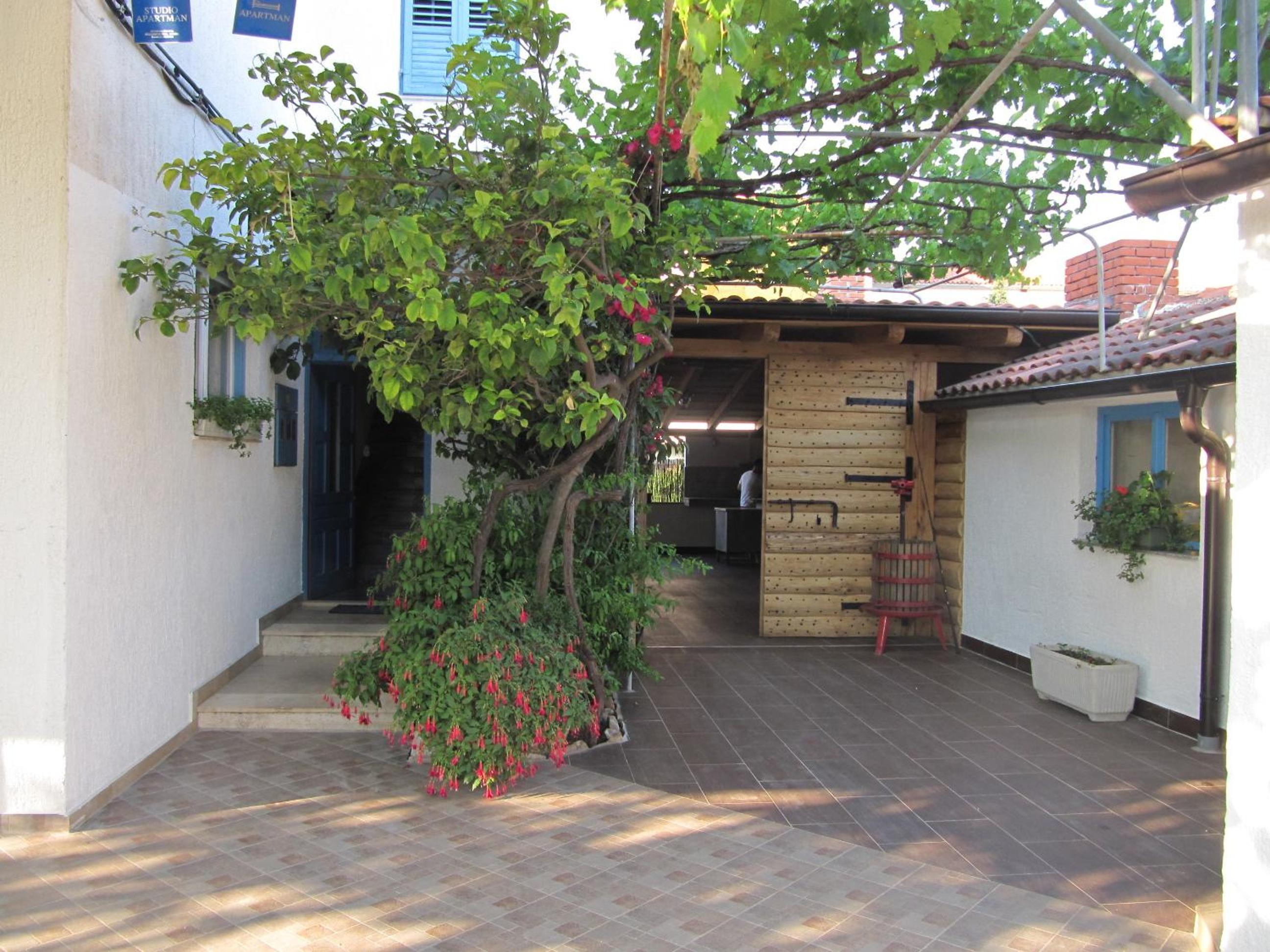 Twin Room with Private Bathroom - Photo 2