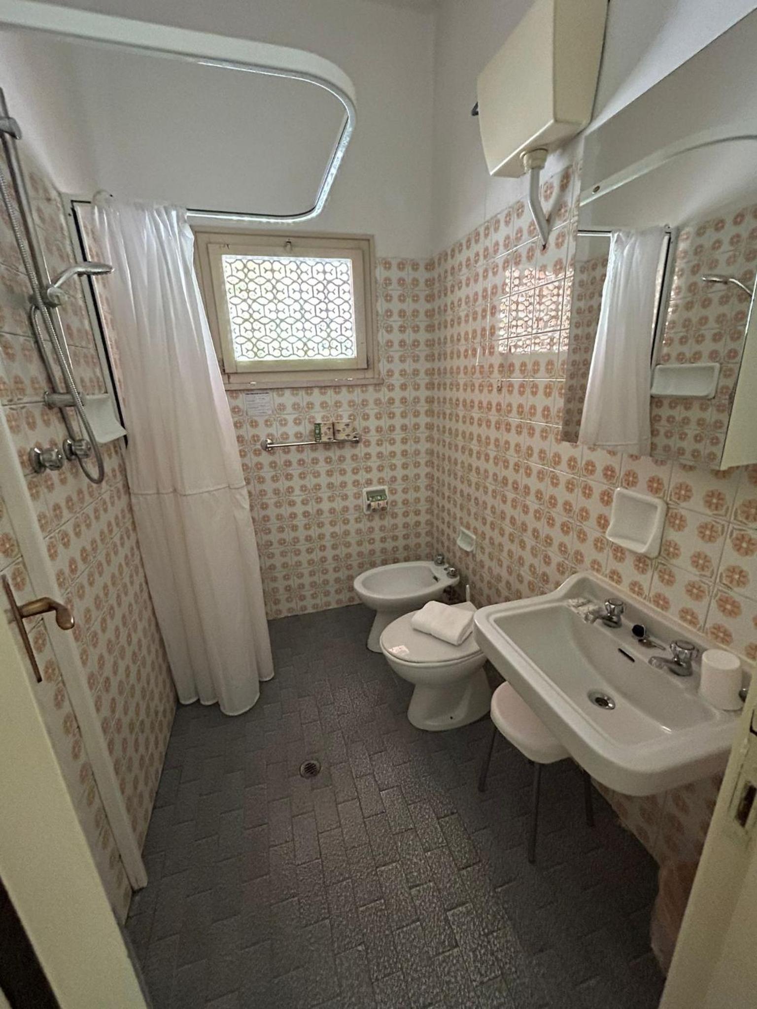 Family Room with Private Bathroom photo 1