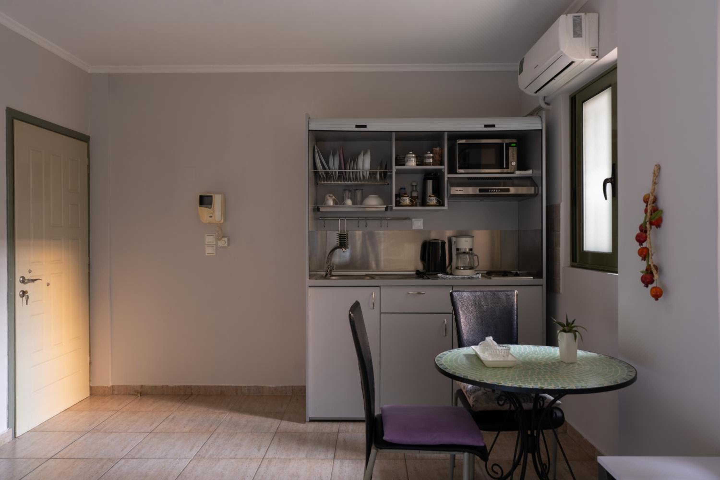 Studio Apartment - Photo 20