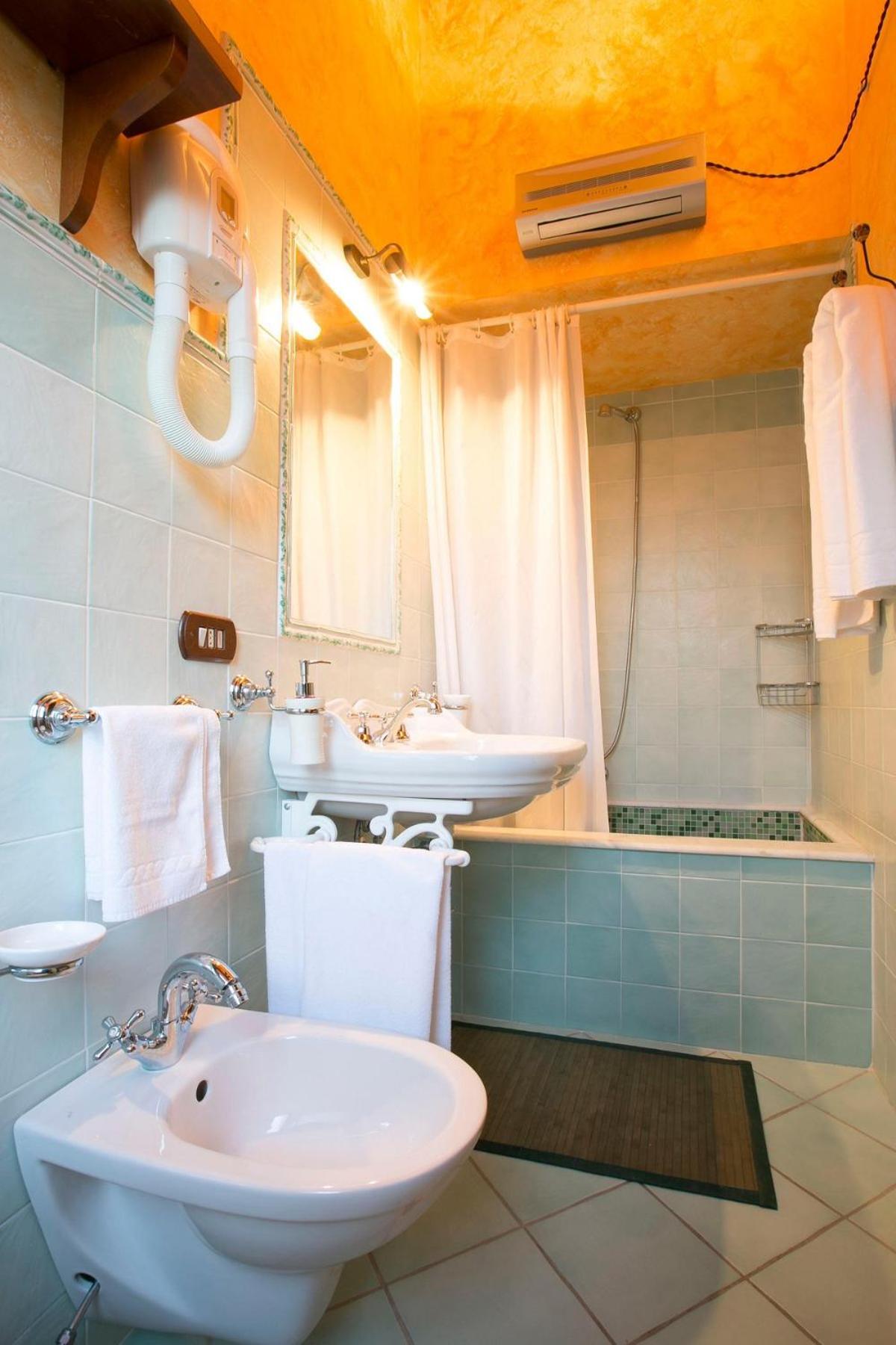 Triple Room - Photo 6