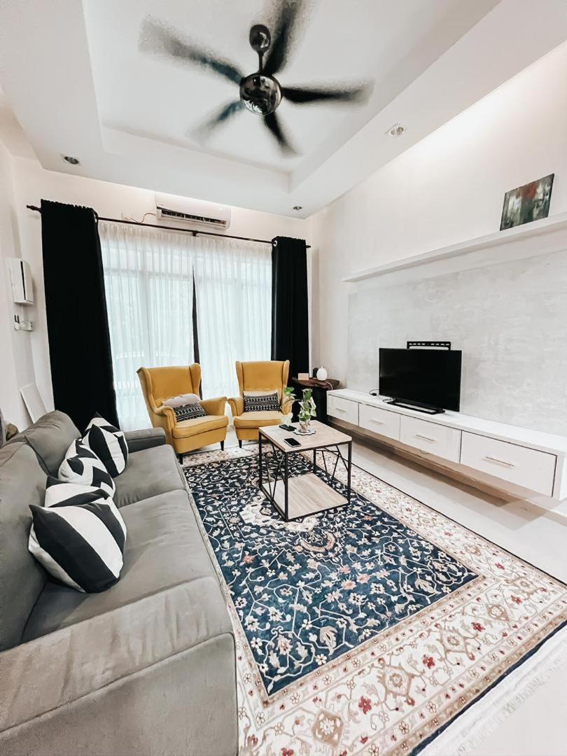 Four-Bedroom House photo 1