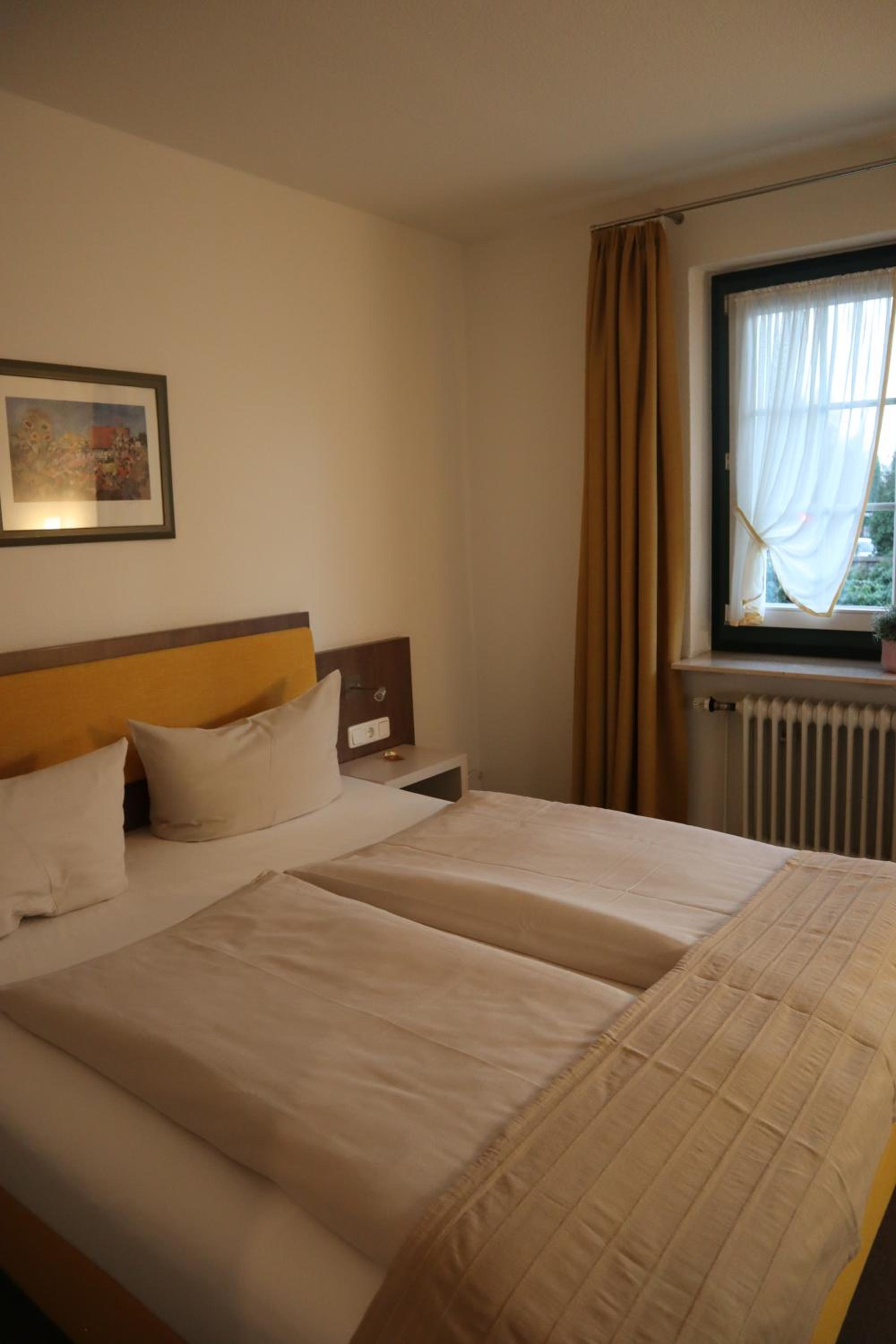 Budget Double Room photo 3
