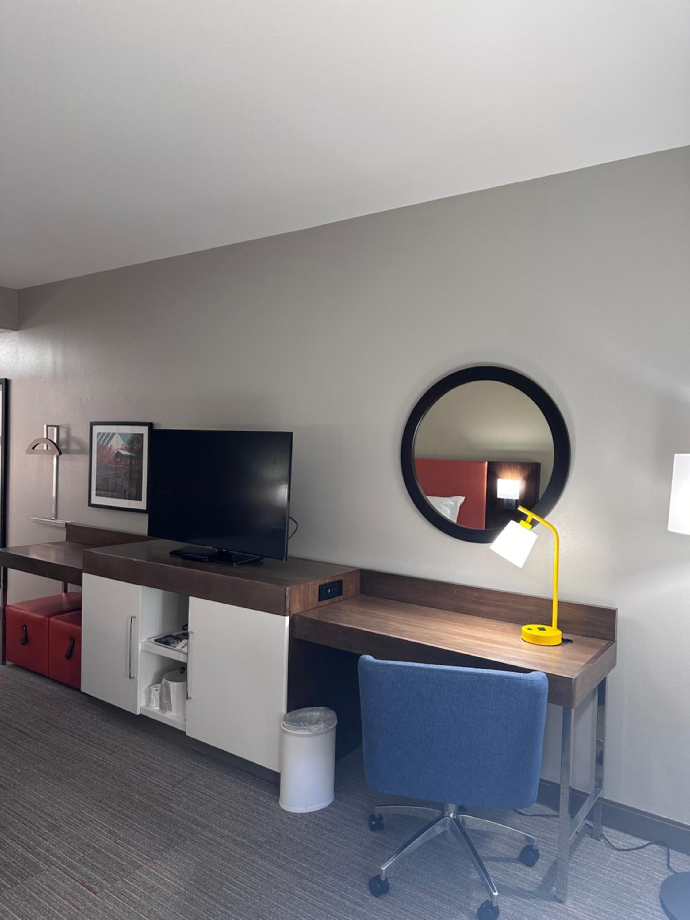 King Room - Non-Smoking - Photo 3