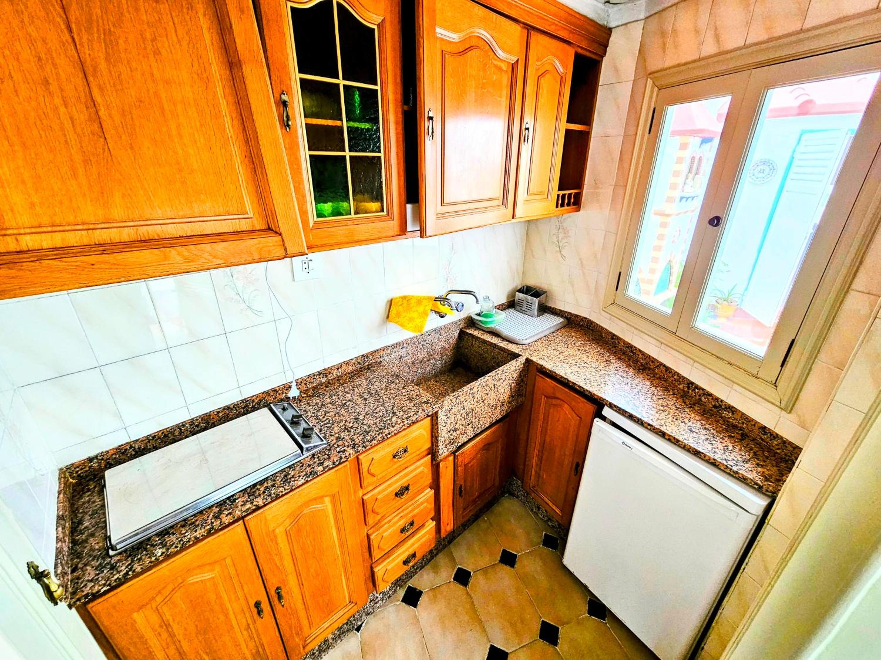 Five-Bedroom House photo 2