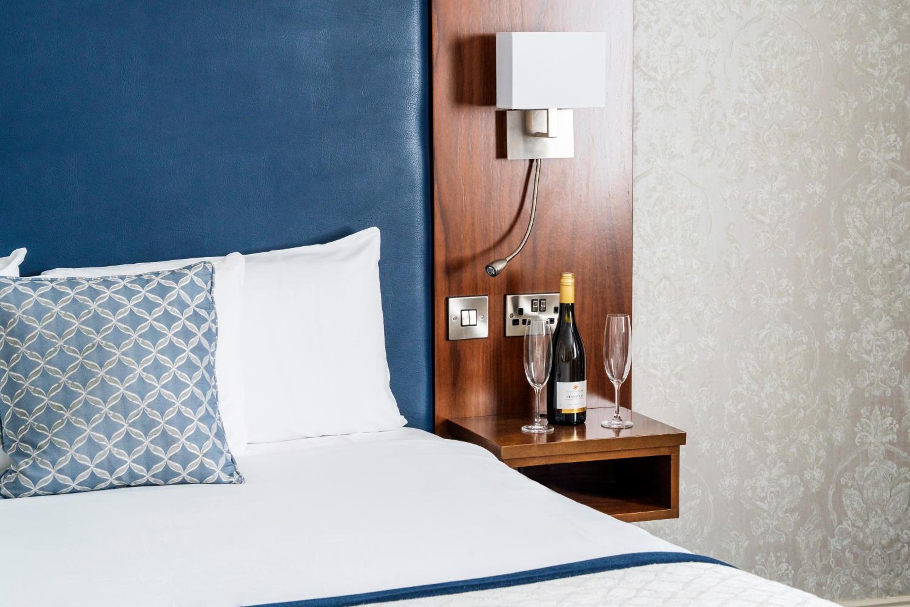 Deluxe Double Room - Photo 24