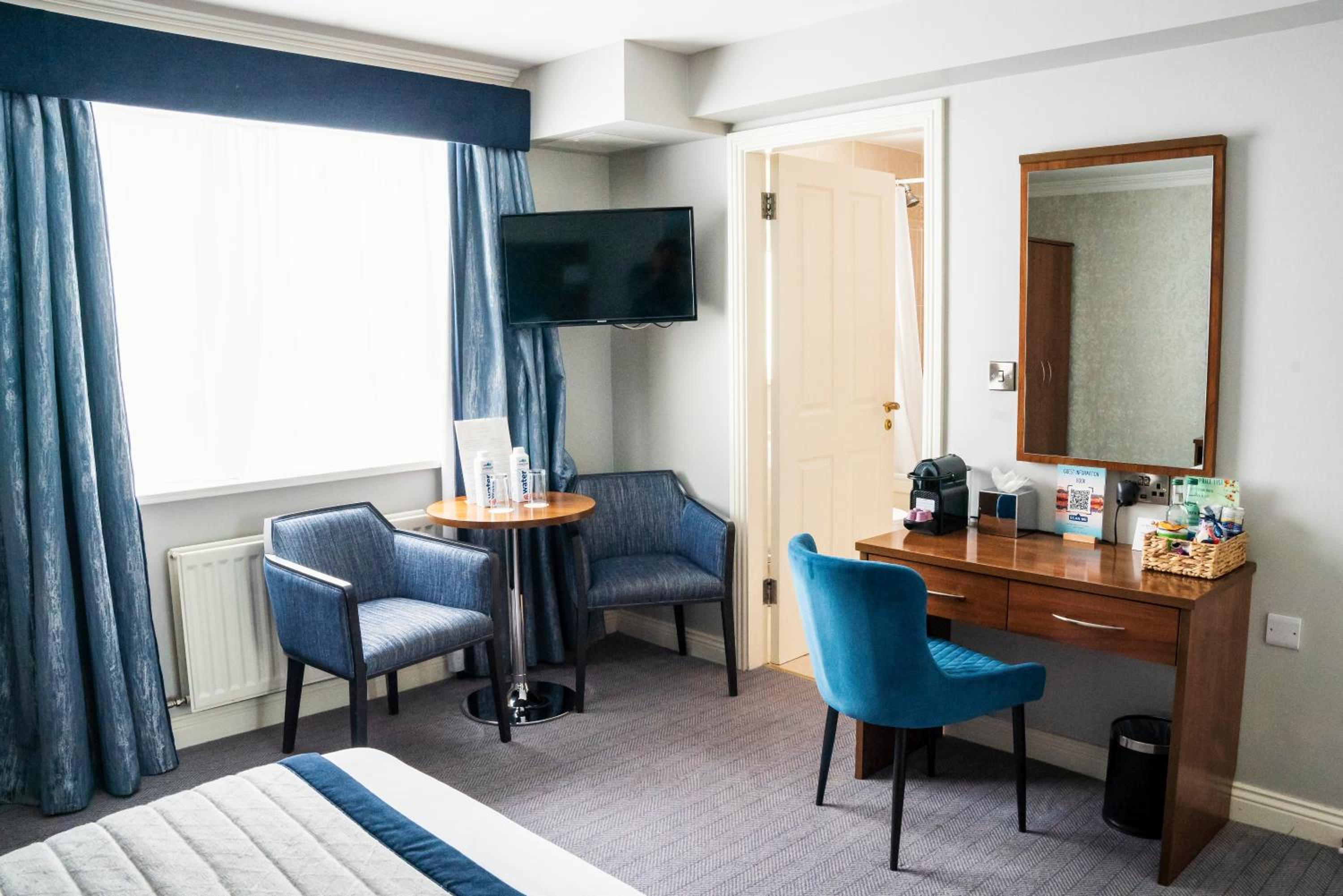 Deluxe Double Room - Photo 9