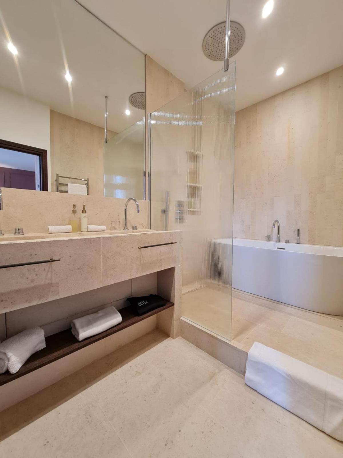 Deluxe Double Room - Photo 5