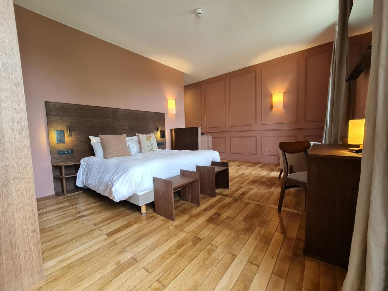 Deluxe Double Room - Photo 24