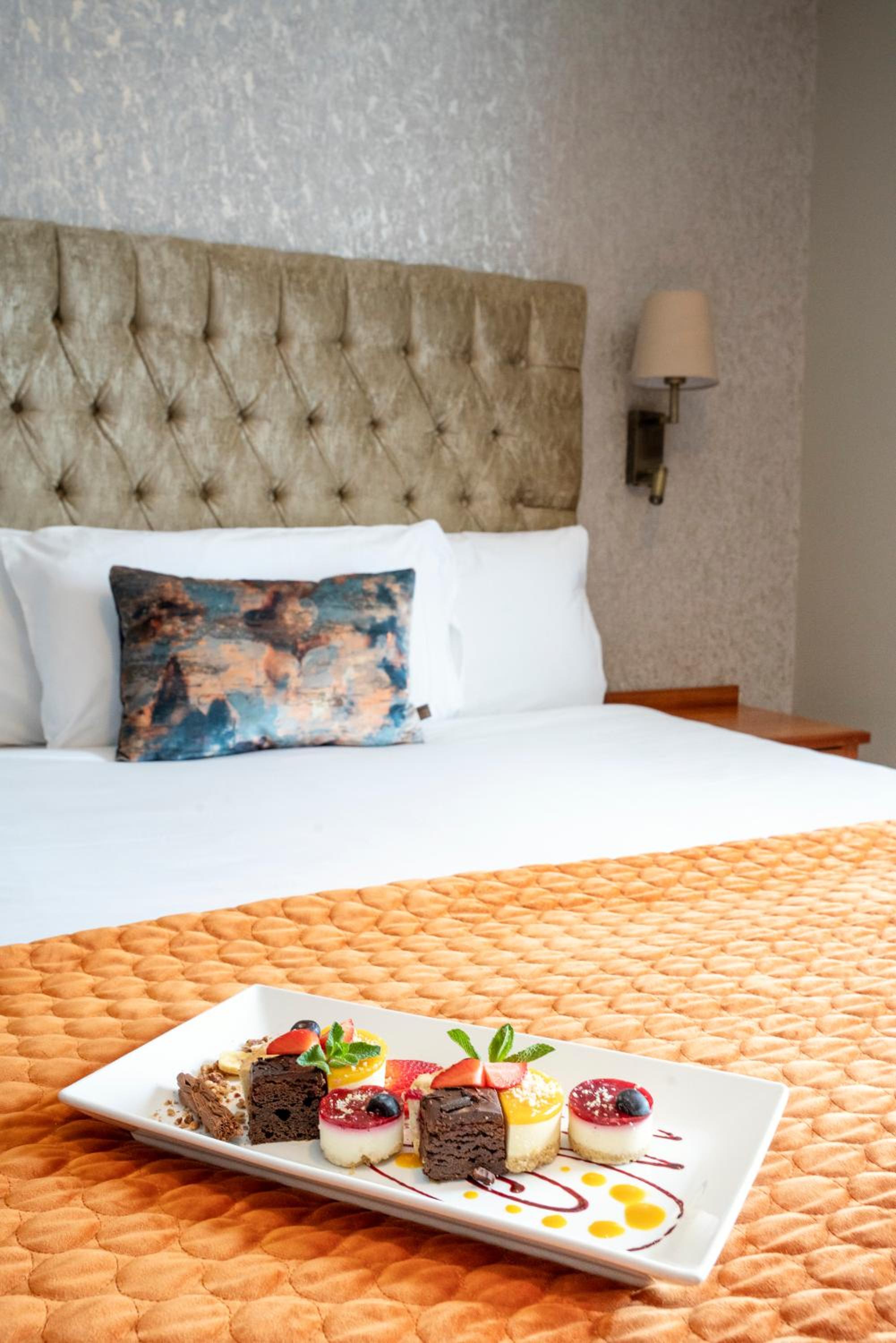 Standard Double Room - Photo 12