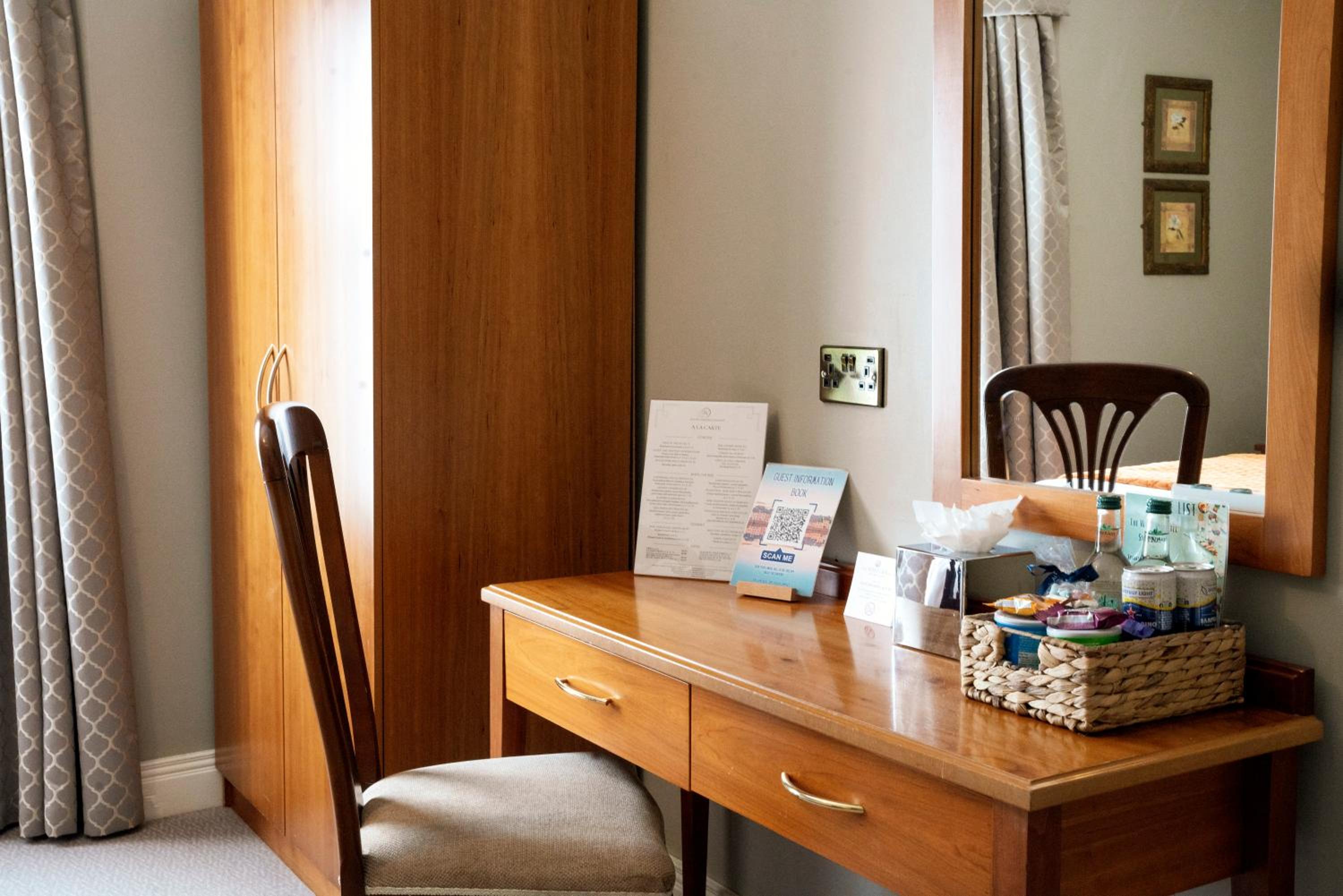 Standard Double Room - Photo 16