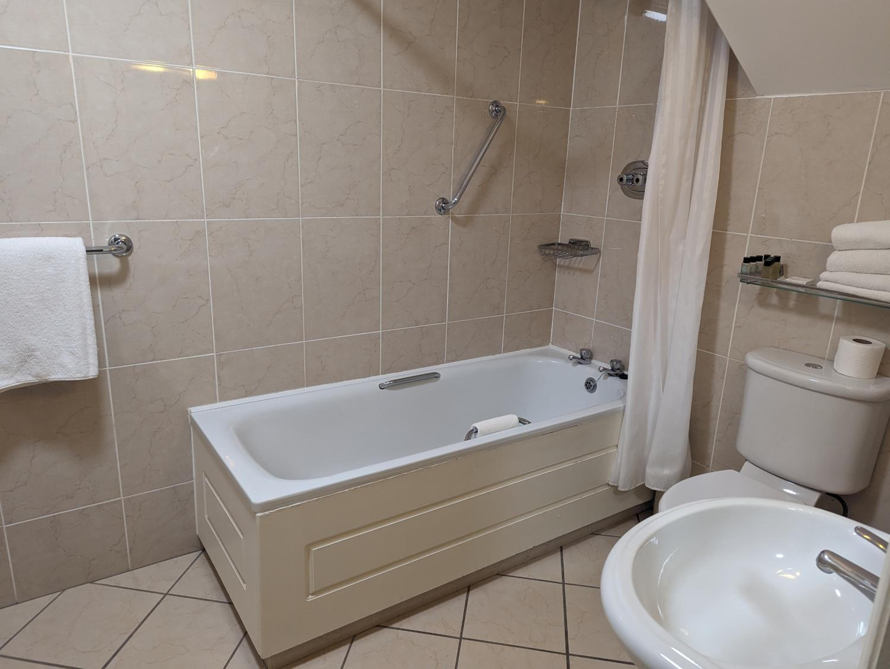 Deluxe Quadruple Room - Photo 8