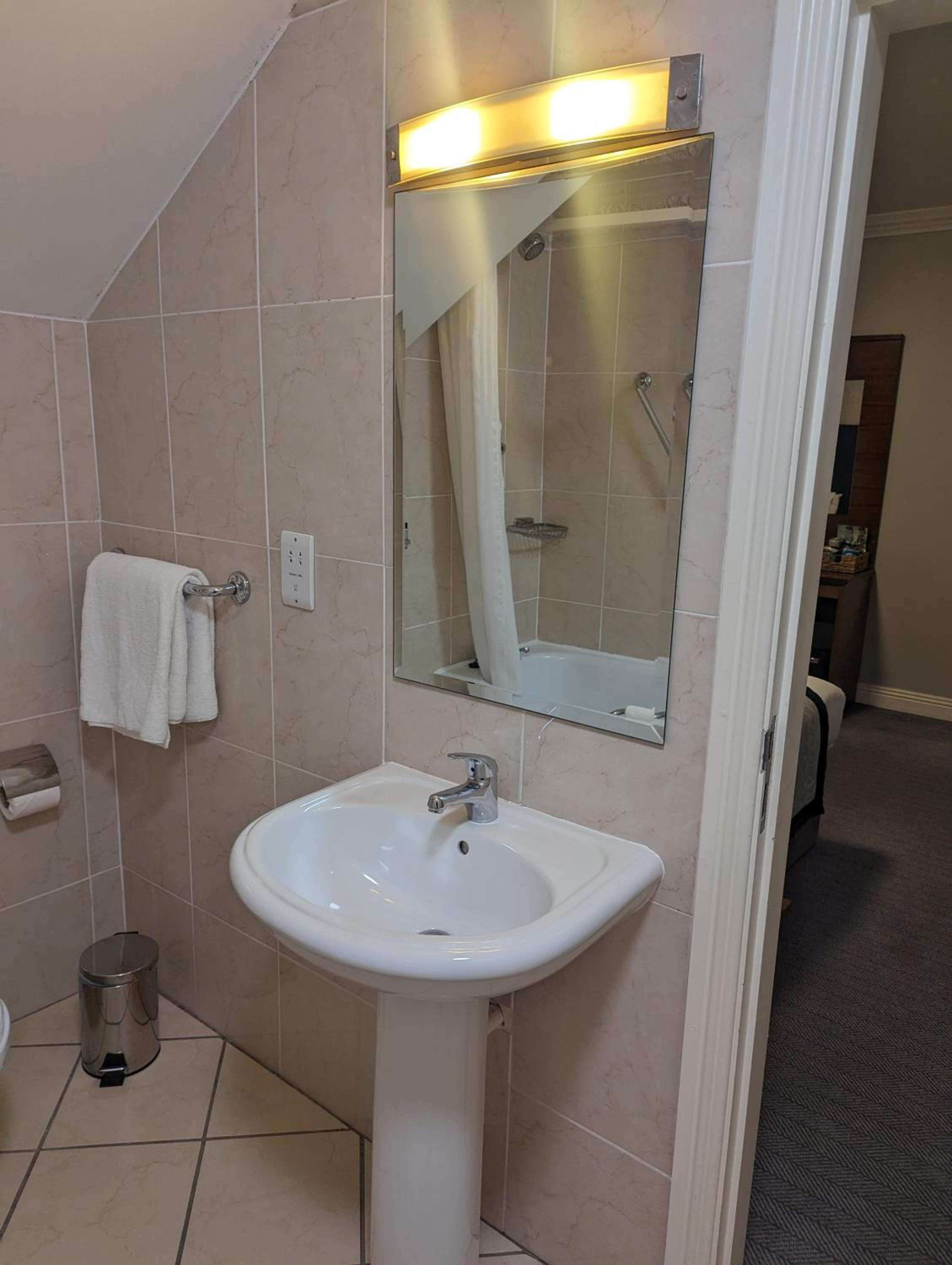 Deluxe Quadruple Room - Photo 5