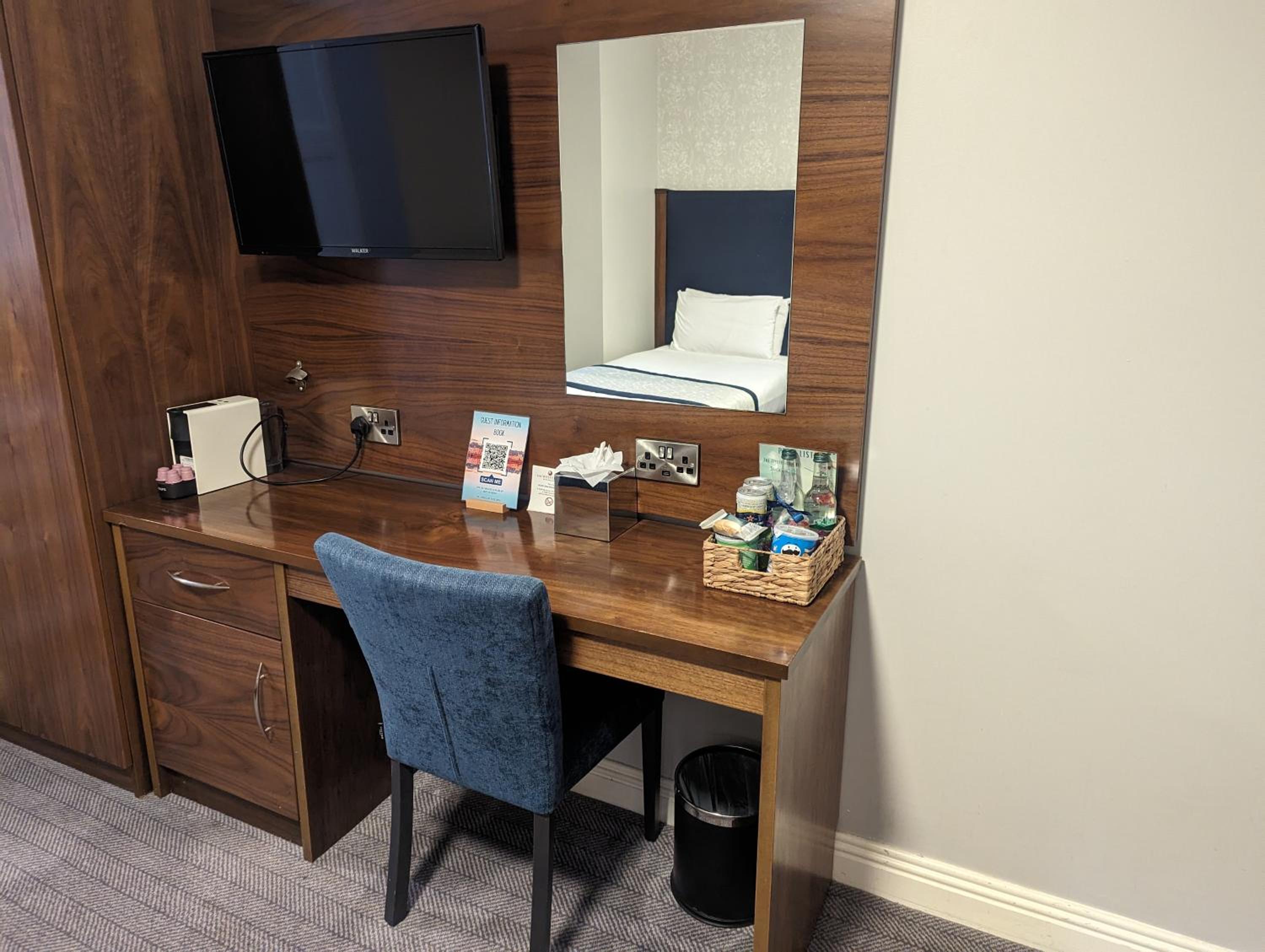 Deluxe Quadruple Room - Photo 9