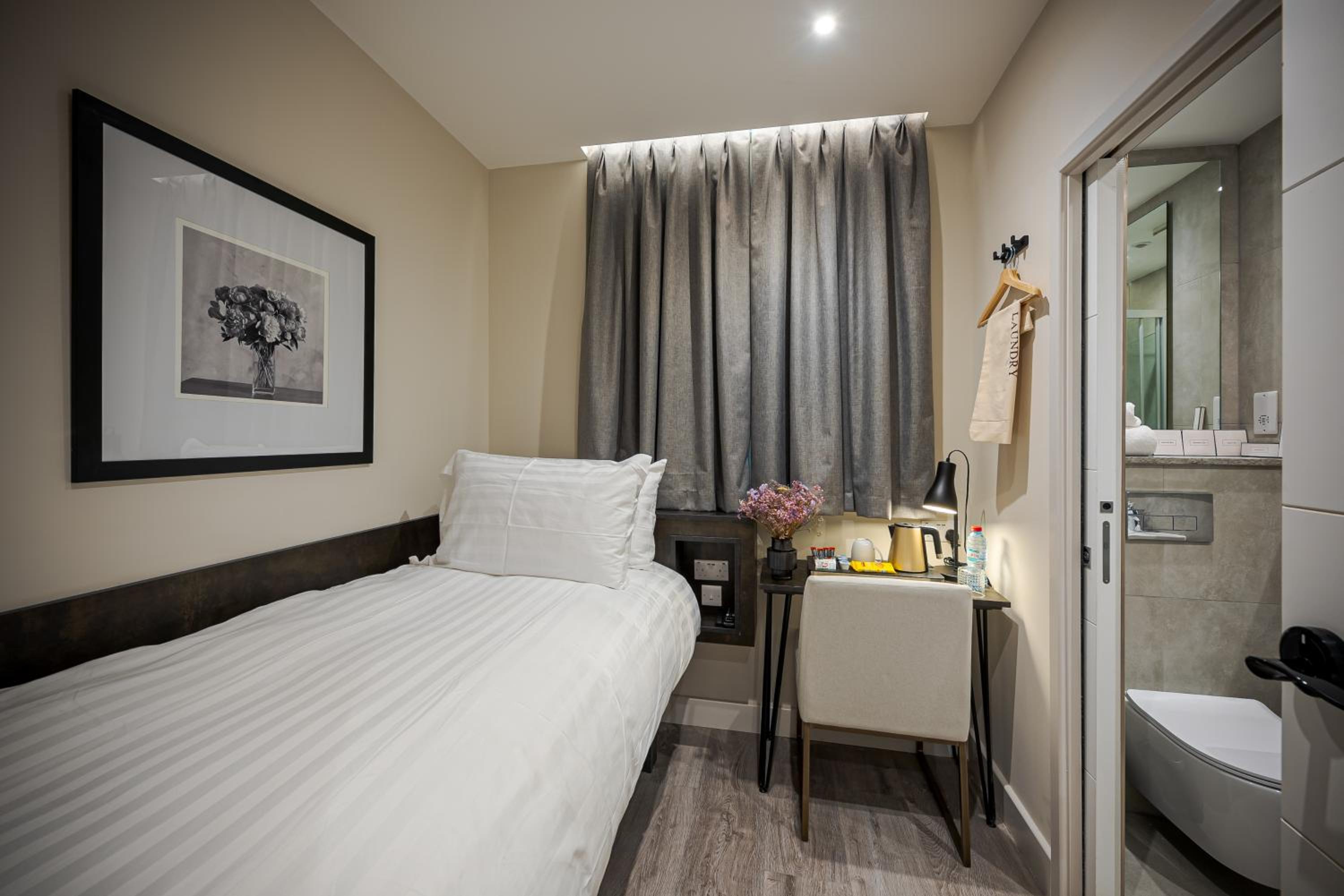 Small Single Room photo 2