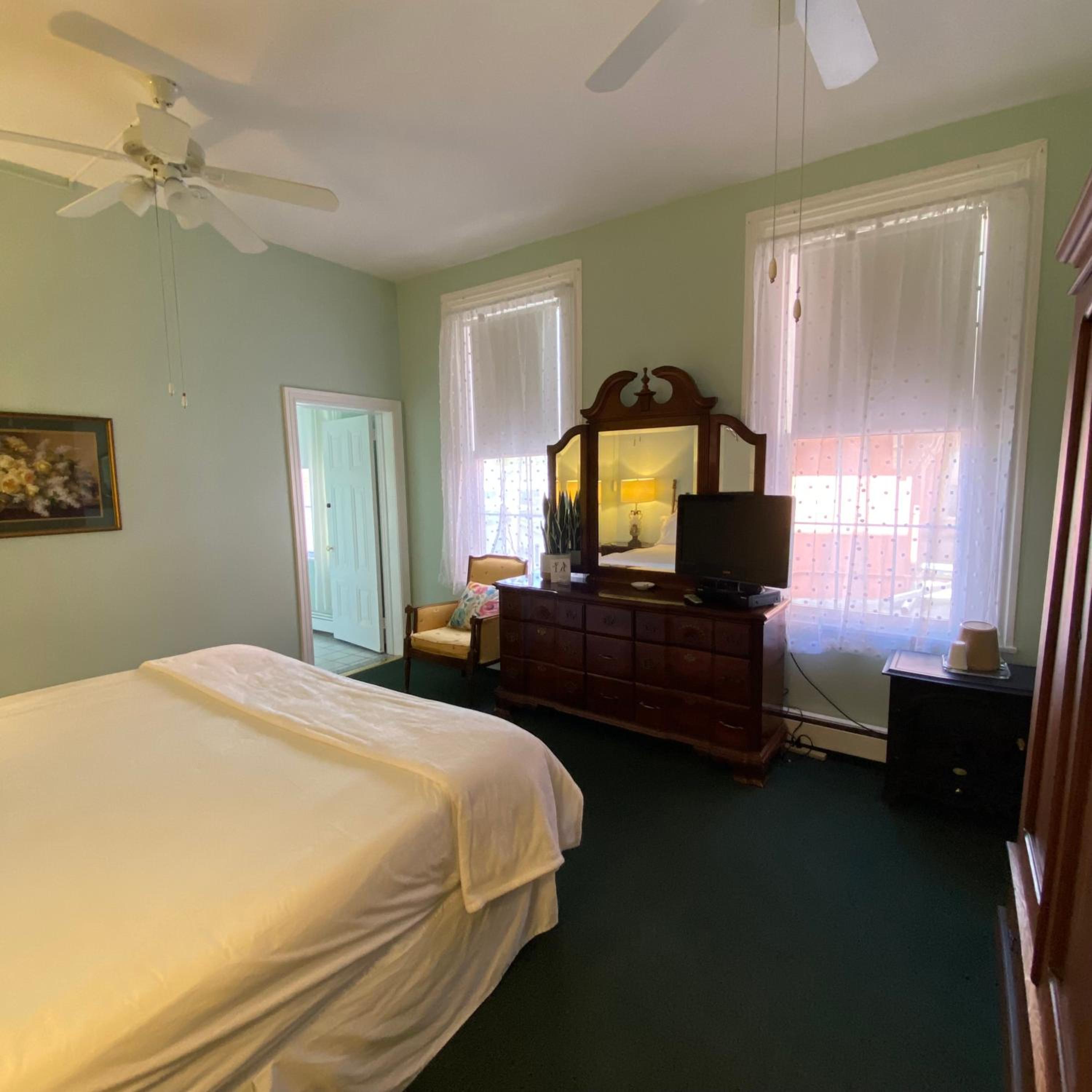 Deluxe King Room photo 3