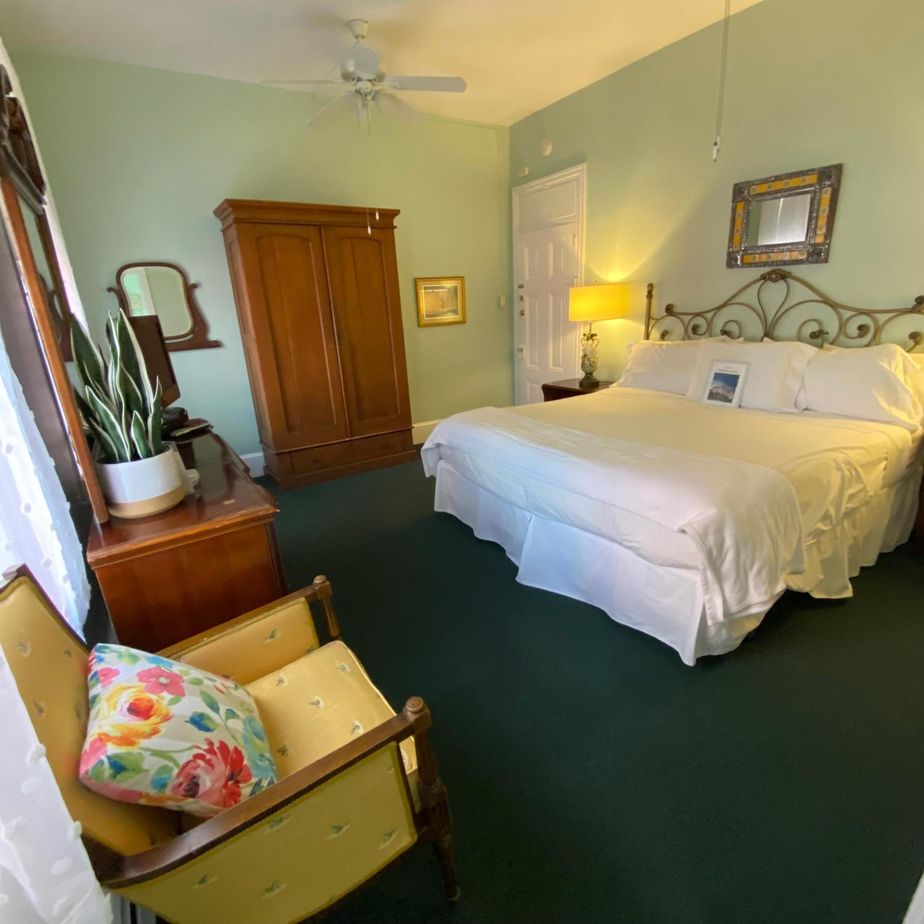 Deluxe King Room photo 2