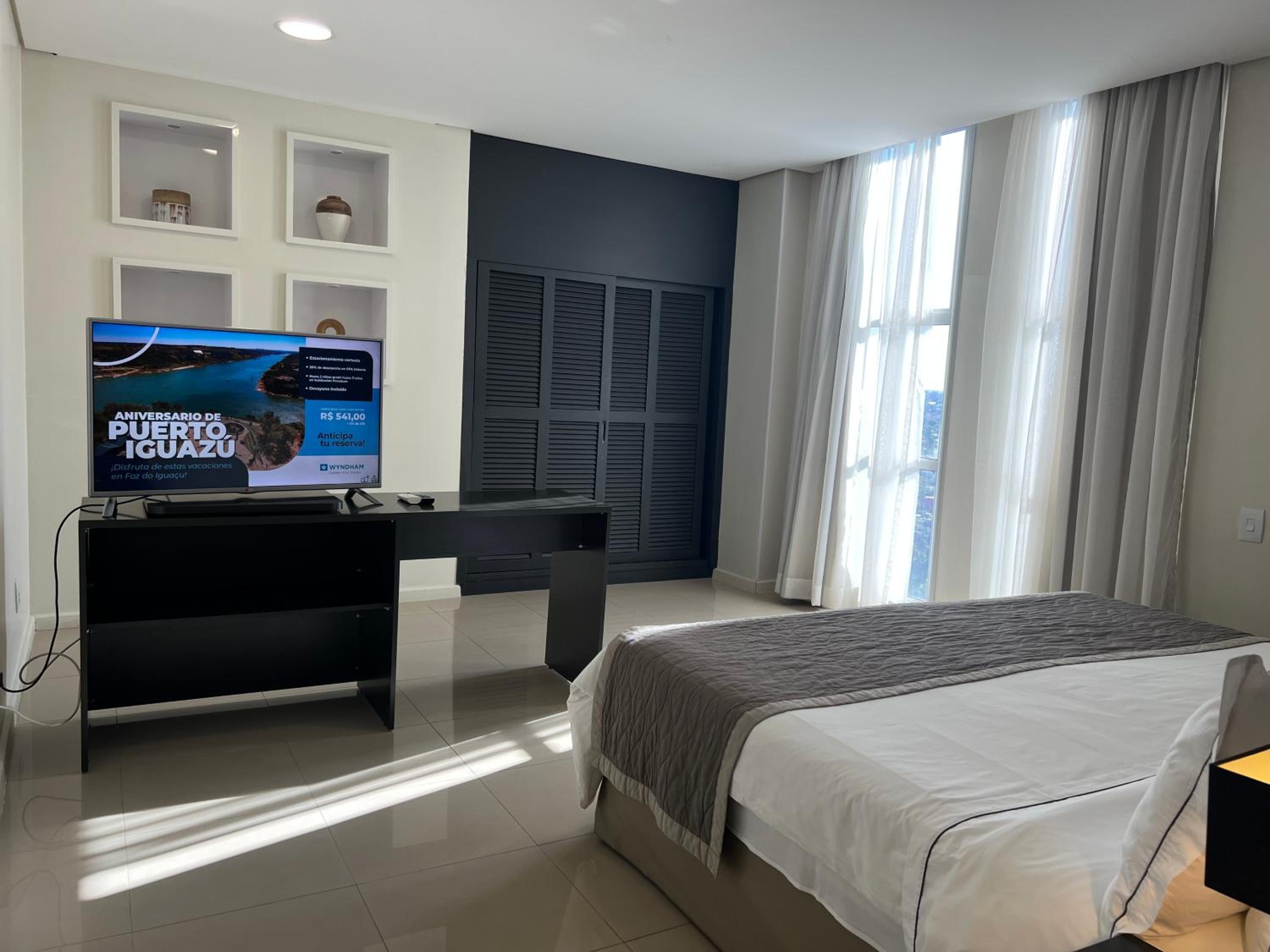 King Suite (2 Adults) photo 1