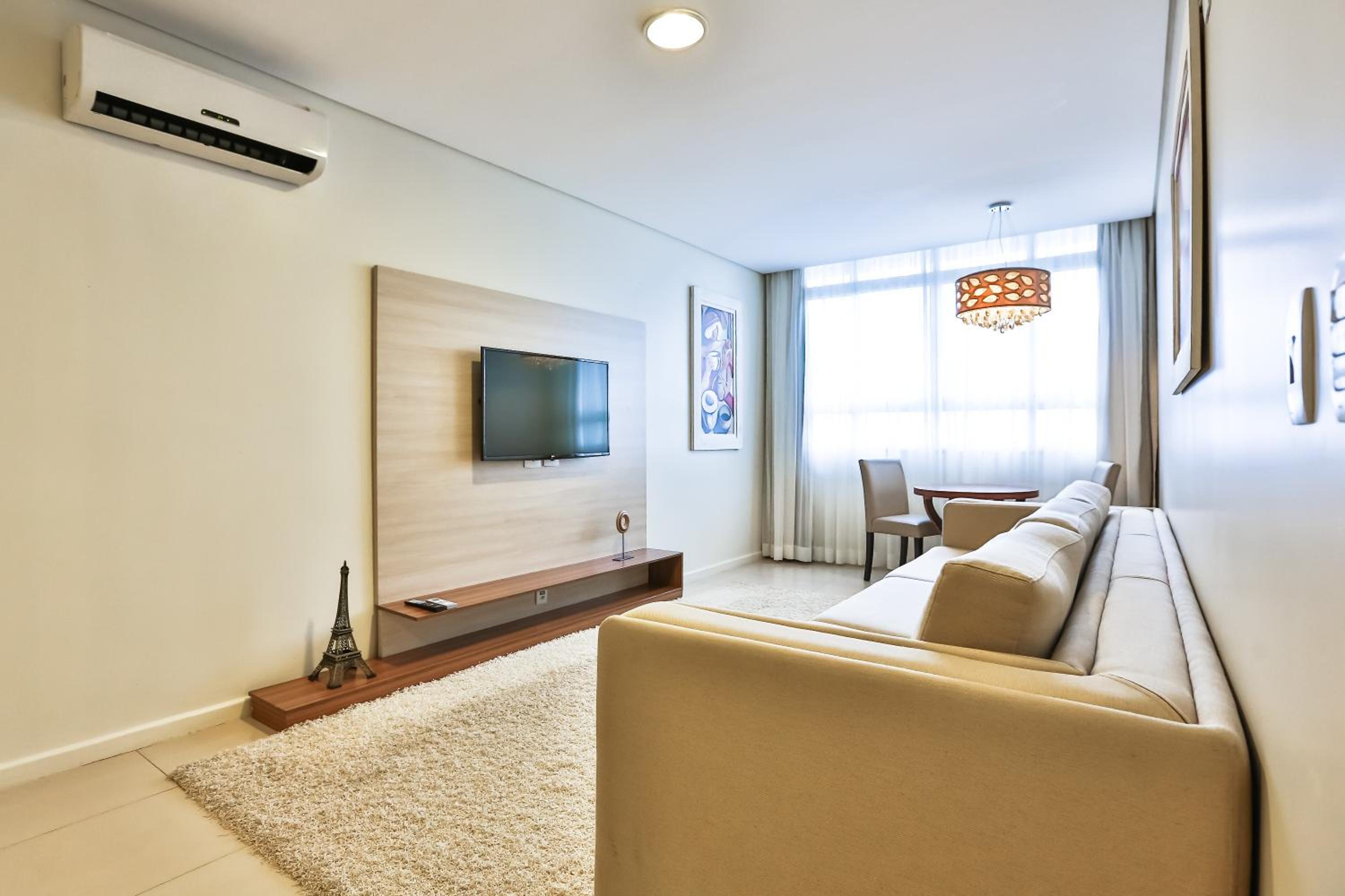 King Suite (2 Adults) photo 3