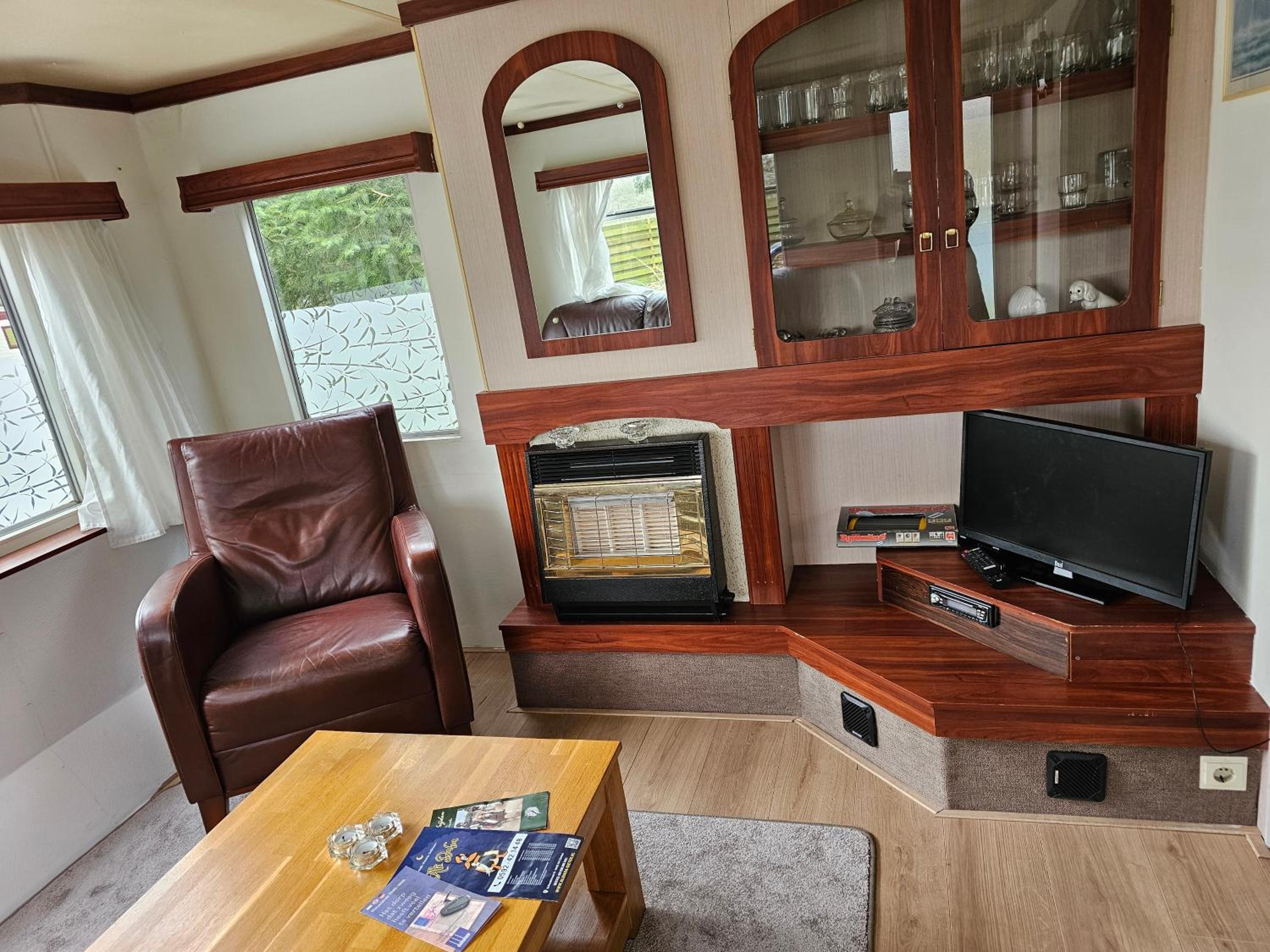 Mobile Home photo 2
