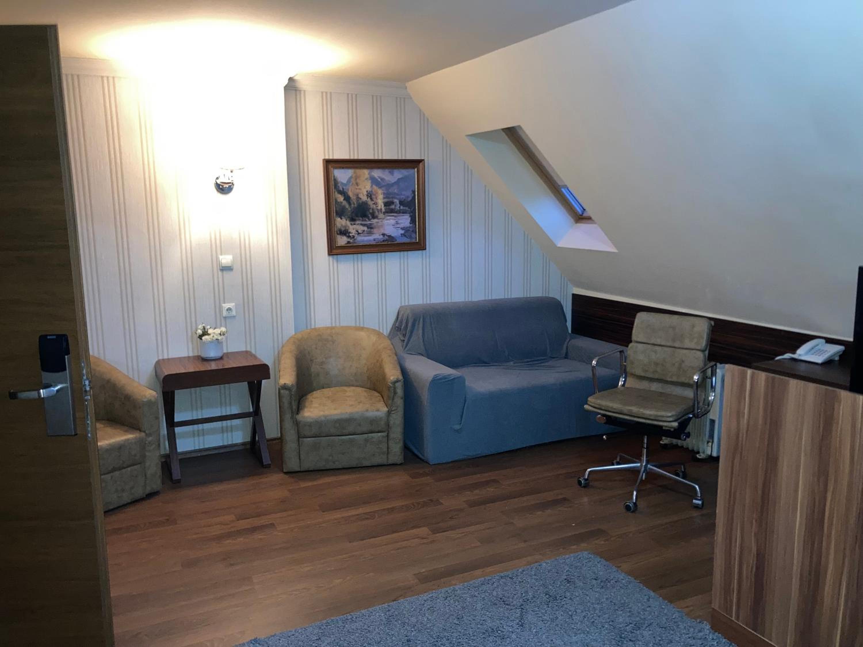 Double Room - Photo 8