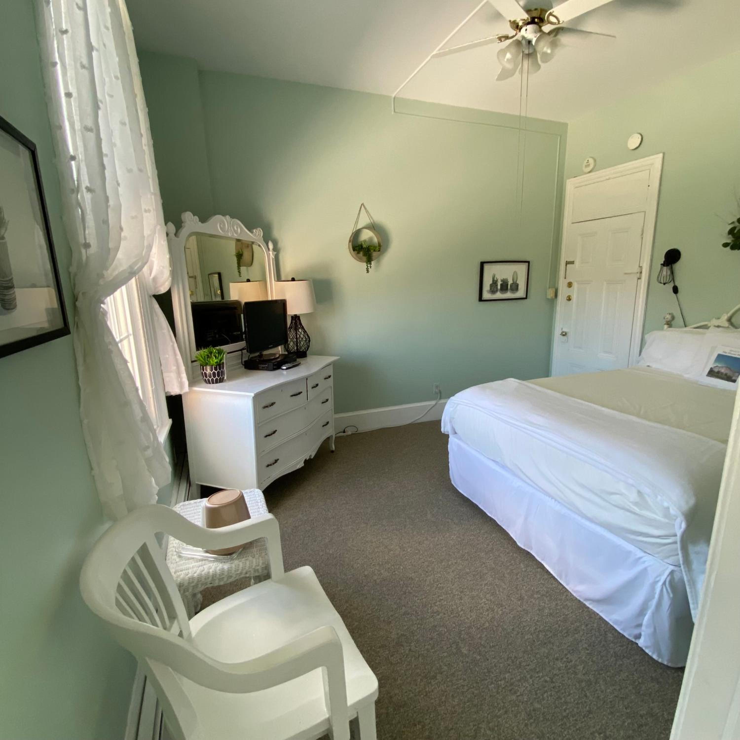 Queen Room photo 3