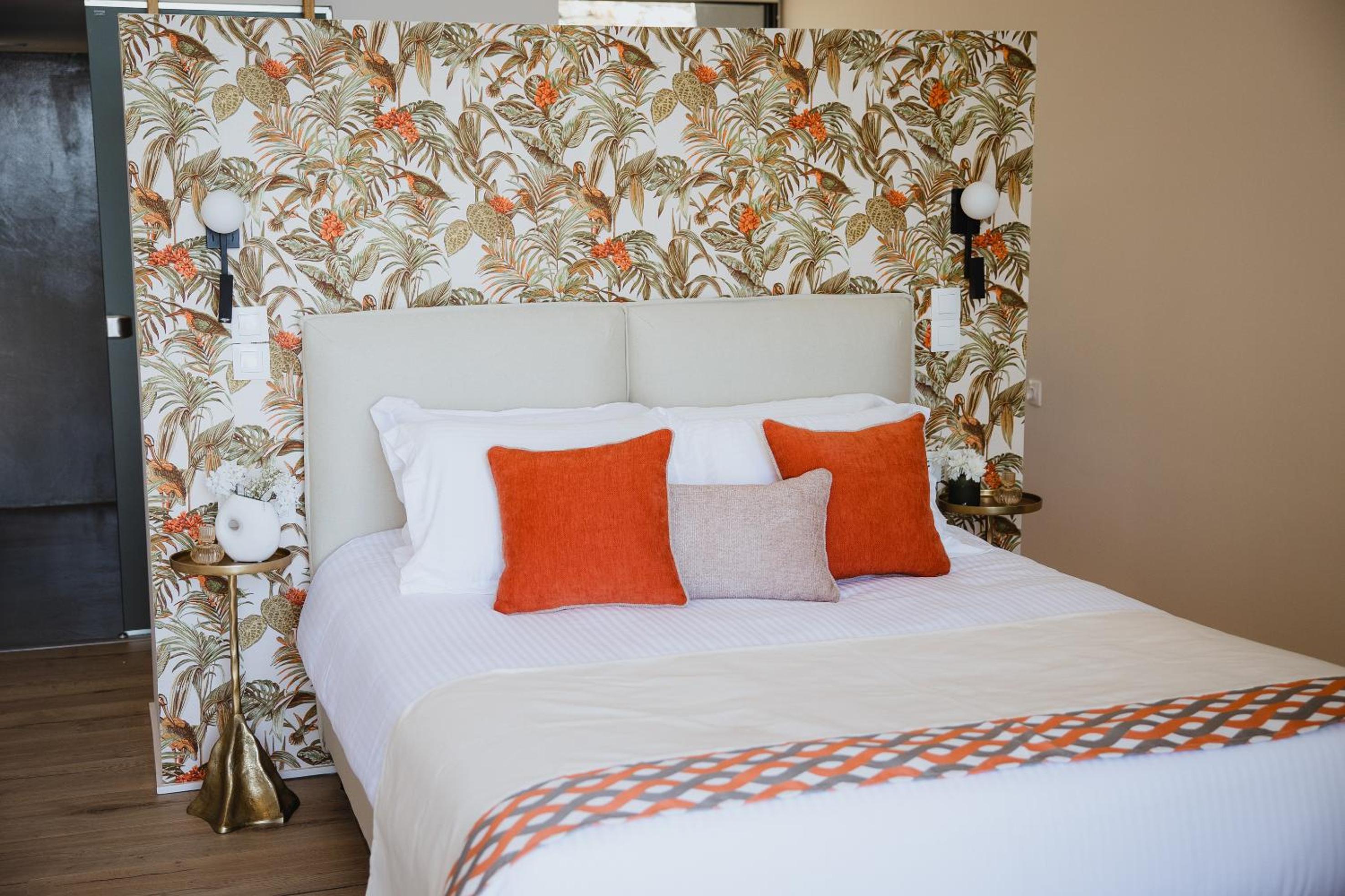 Deluxe King Suite