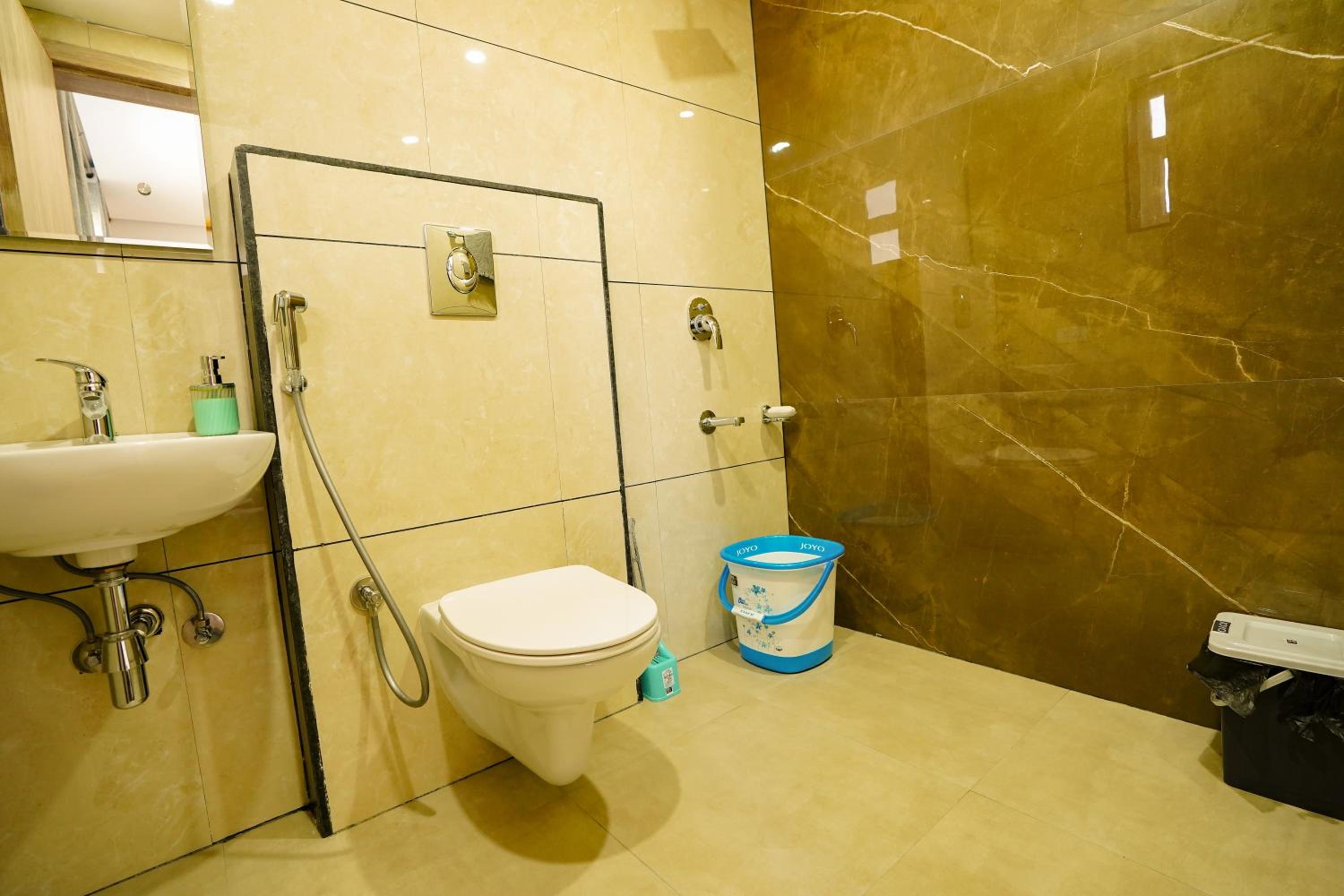 Double Room with Private Bathroom photo 3