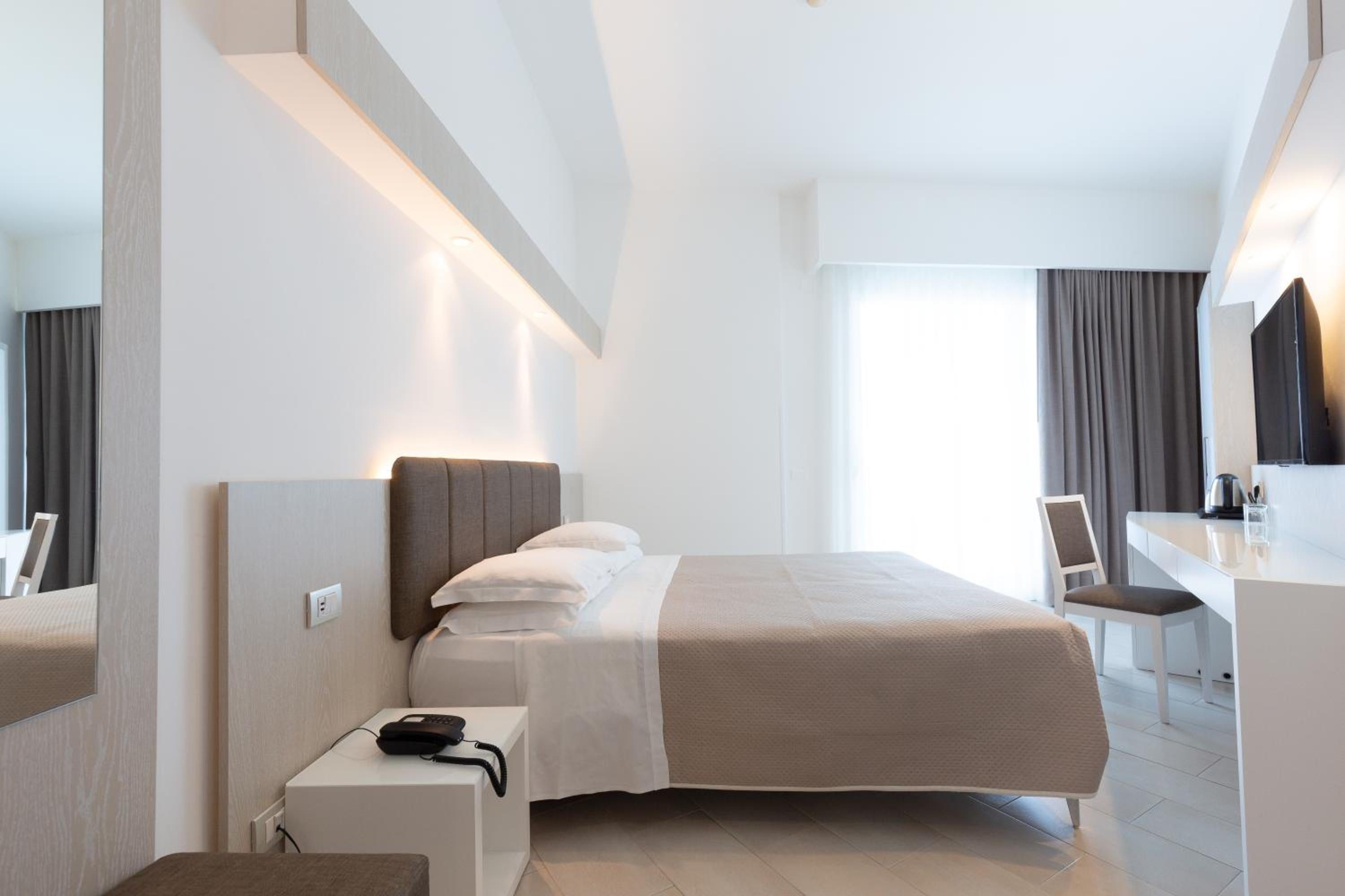 Deluxe Double or Twin Room with Sea View
