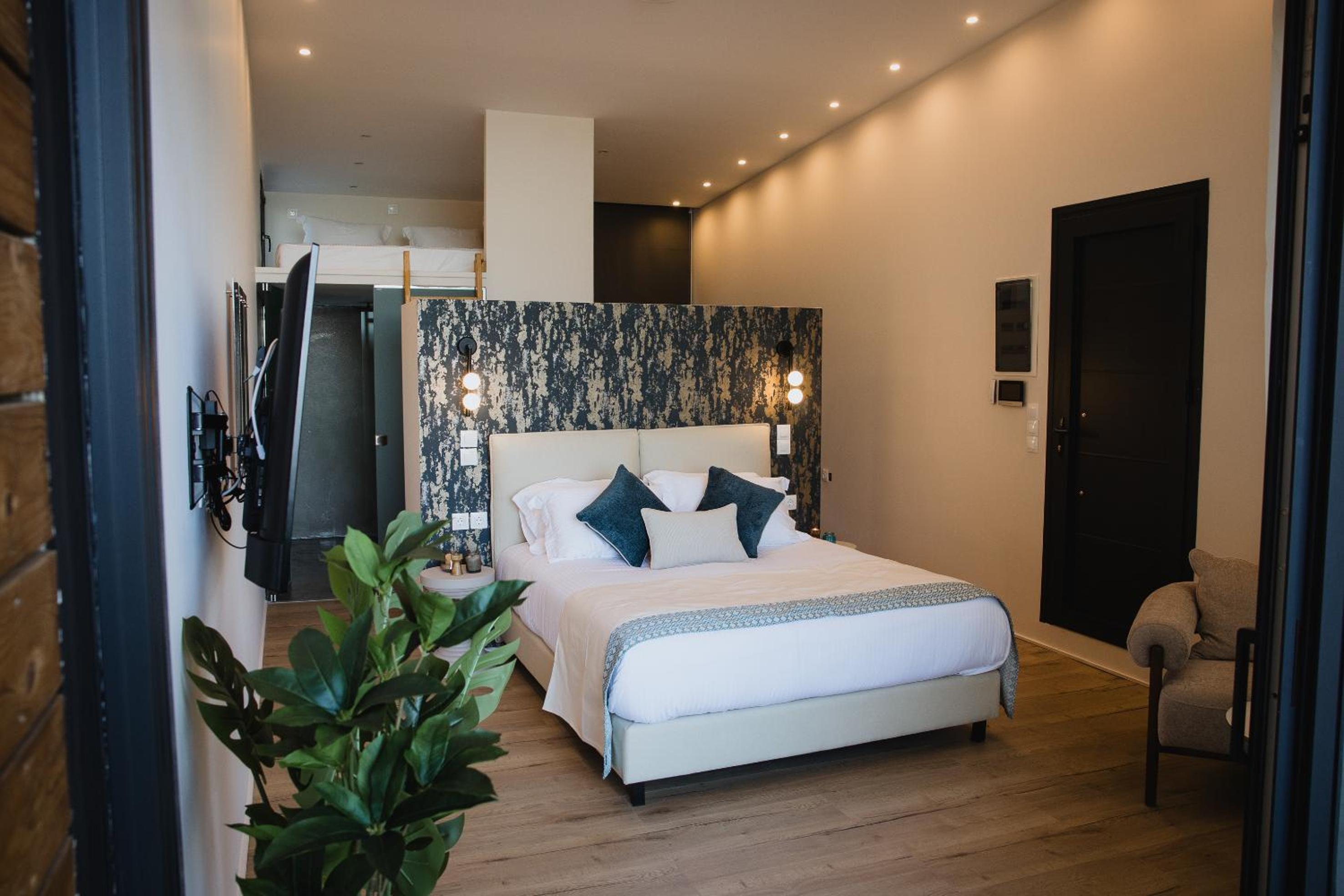 Deluxe King Suite
