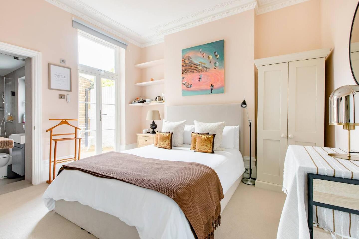 Deluxe King Room photo 1