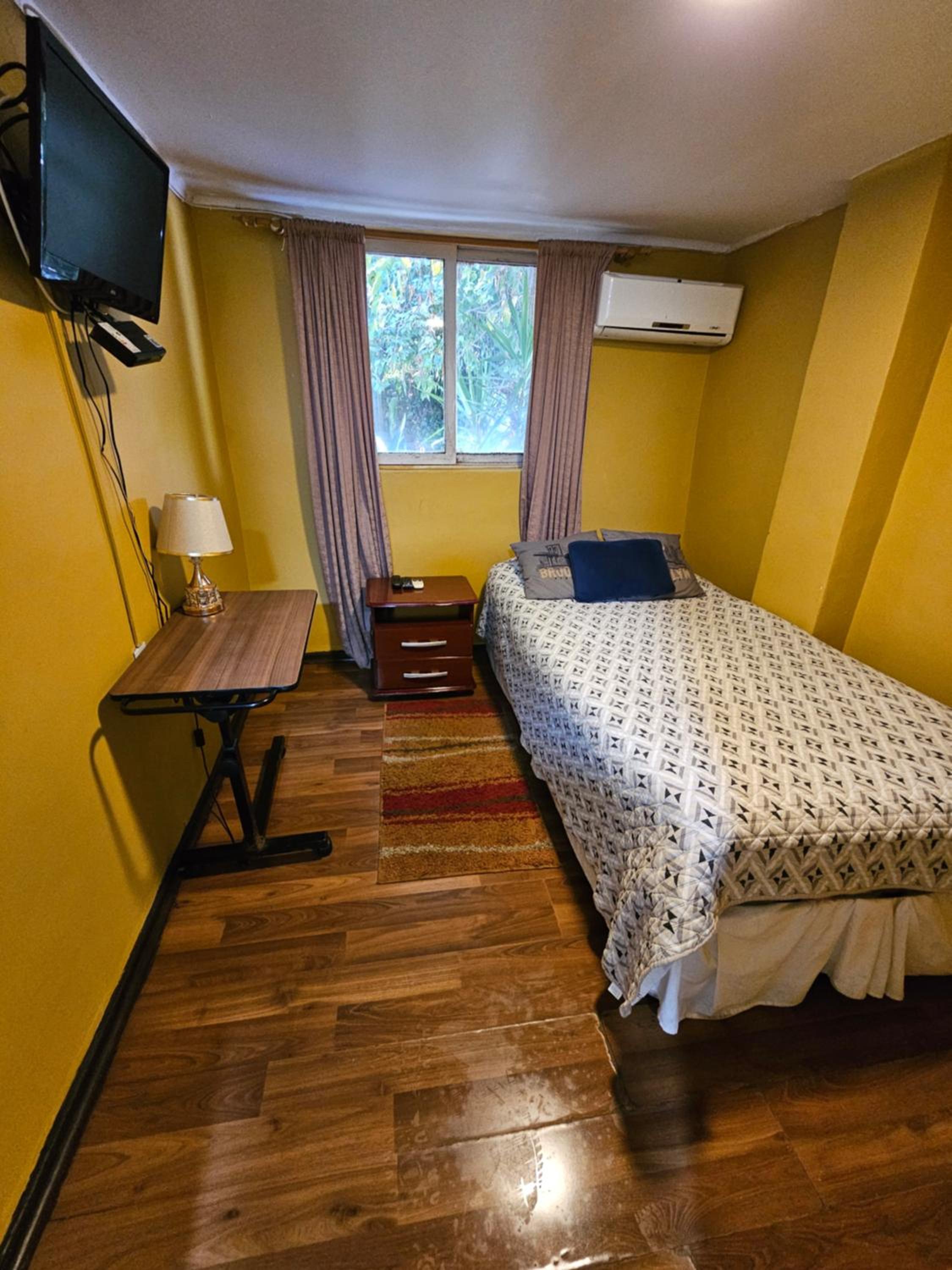 Single Room with Bathroom photo 3