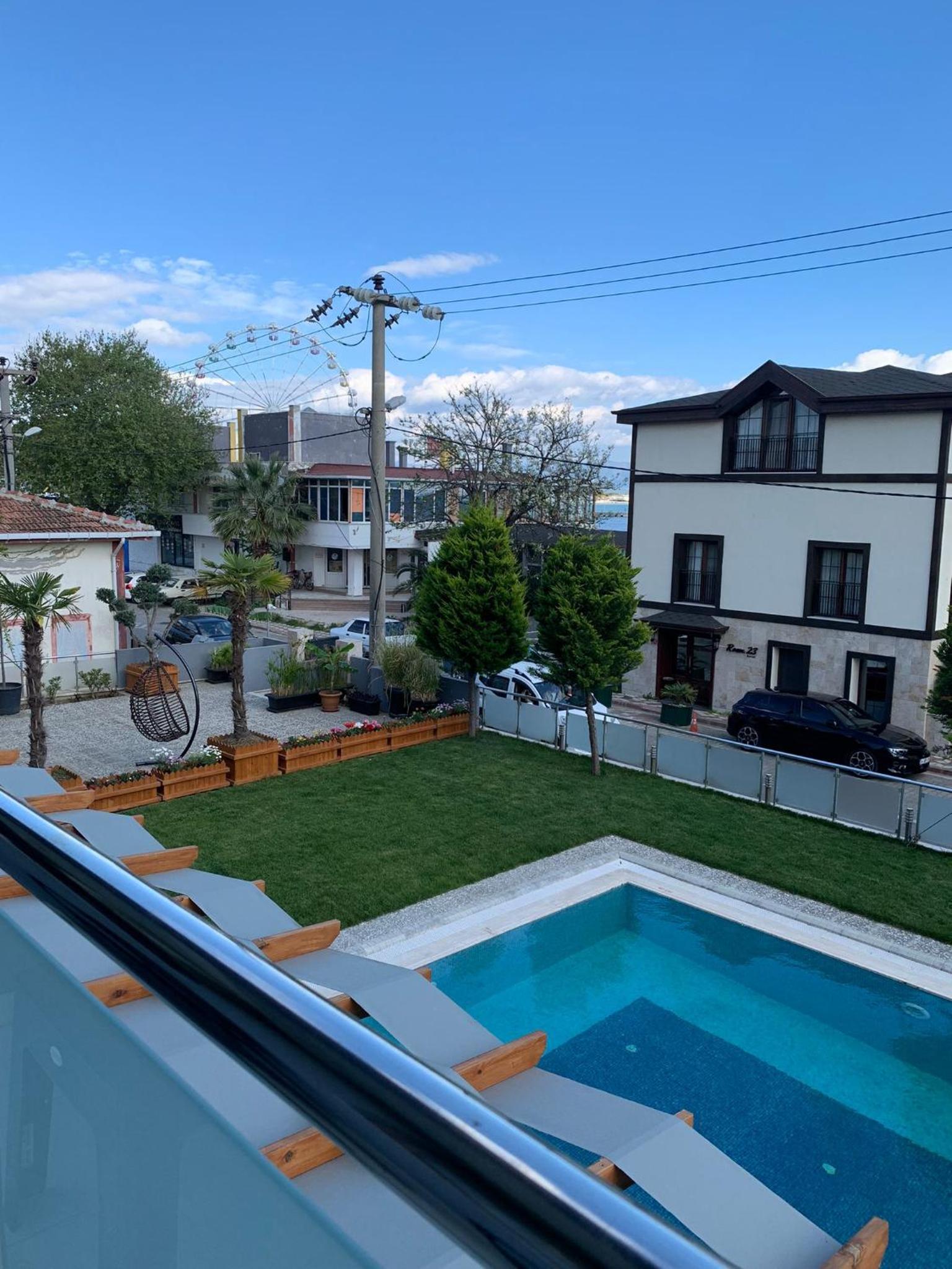 Double Room with Pool View photo 2