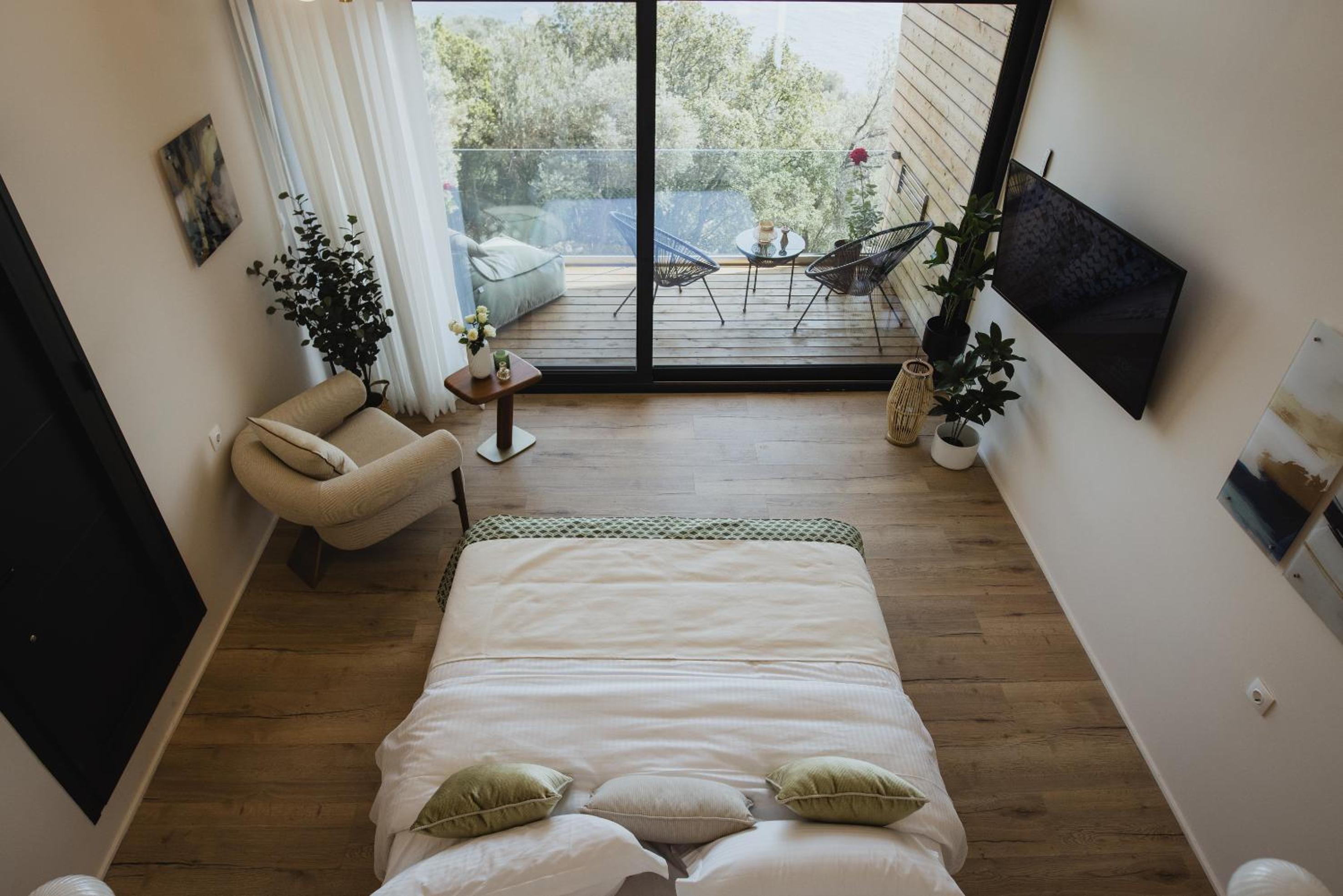 Deluxe King Suite